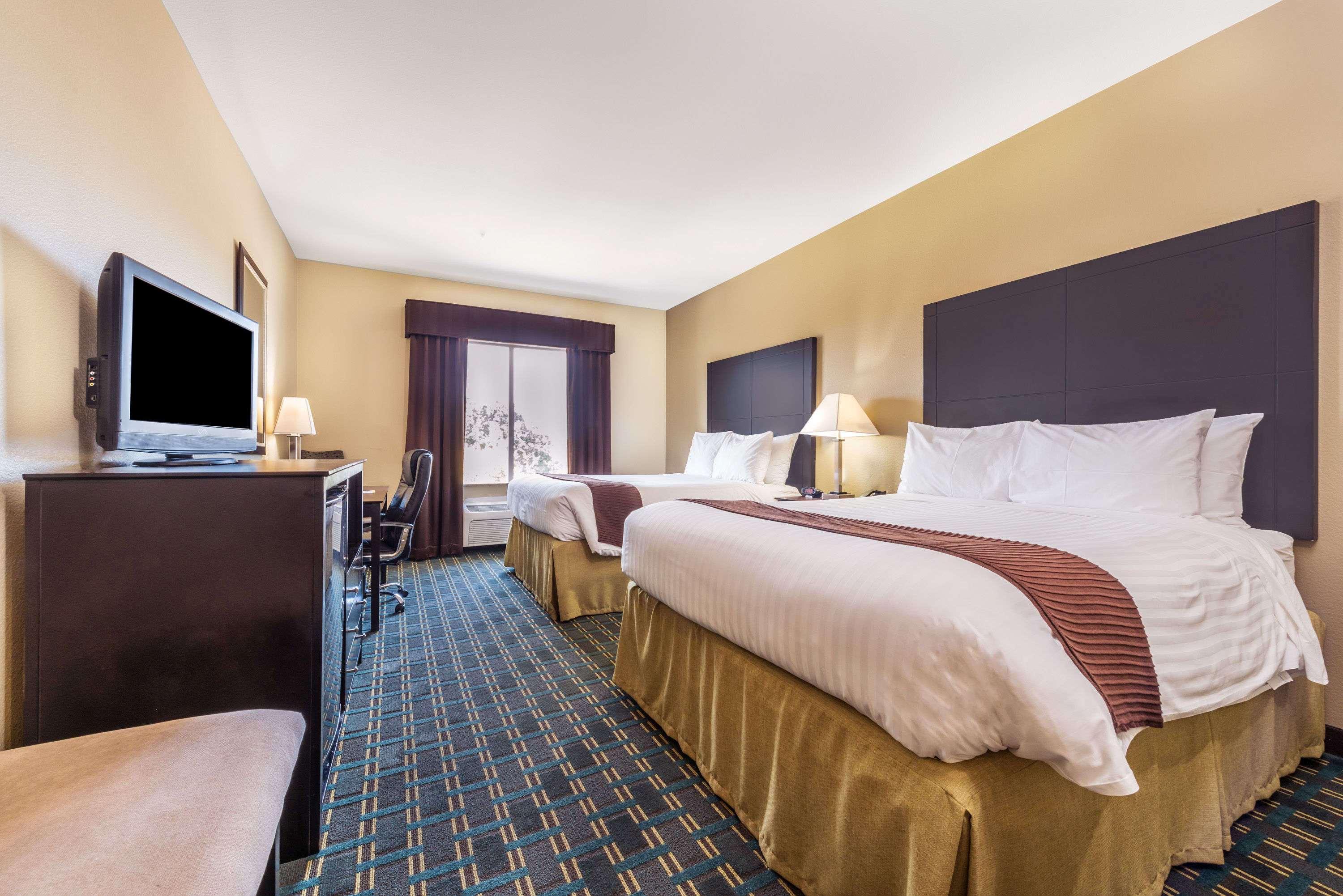 Quadruple Two Queen Beds