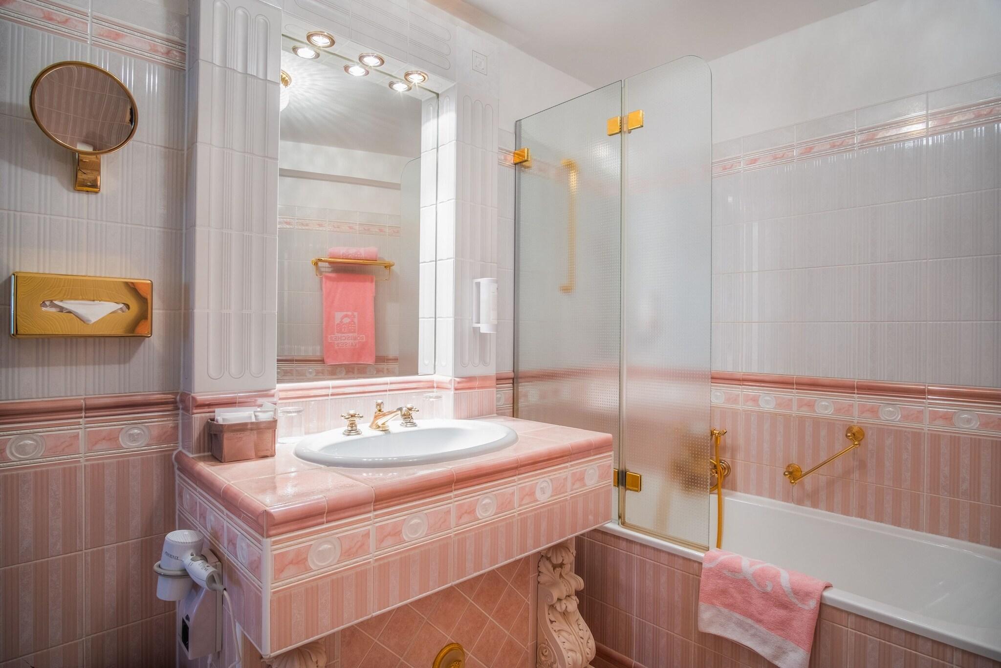 Double Classic Queen Bed