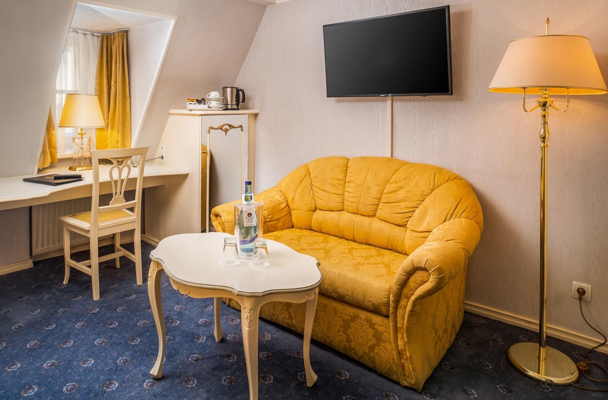 Double Classic Queen Bed