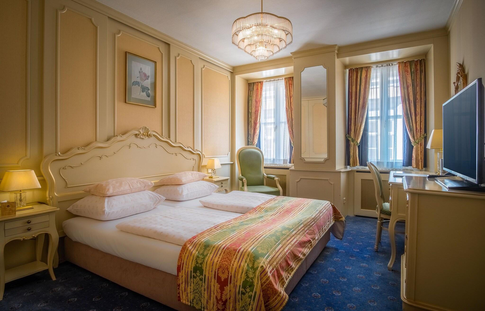 Double Deluxe Two Beds