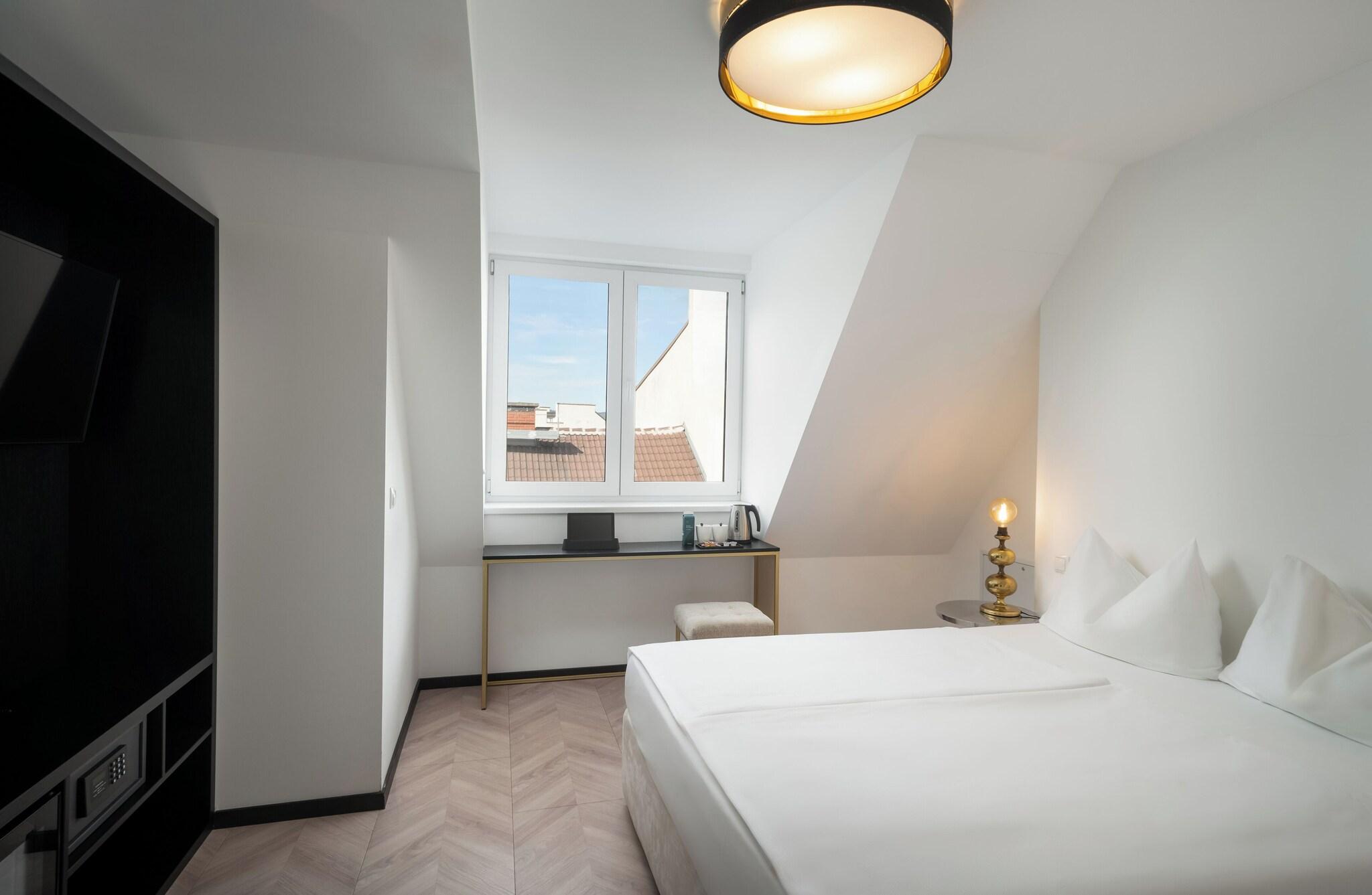 Double Superior Queen Bed