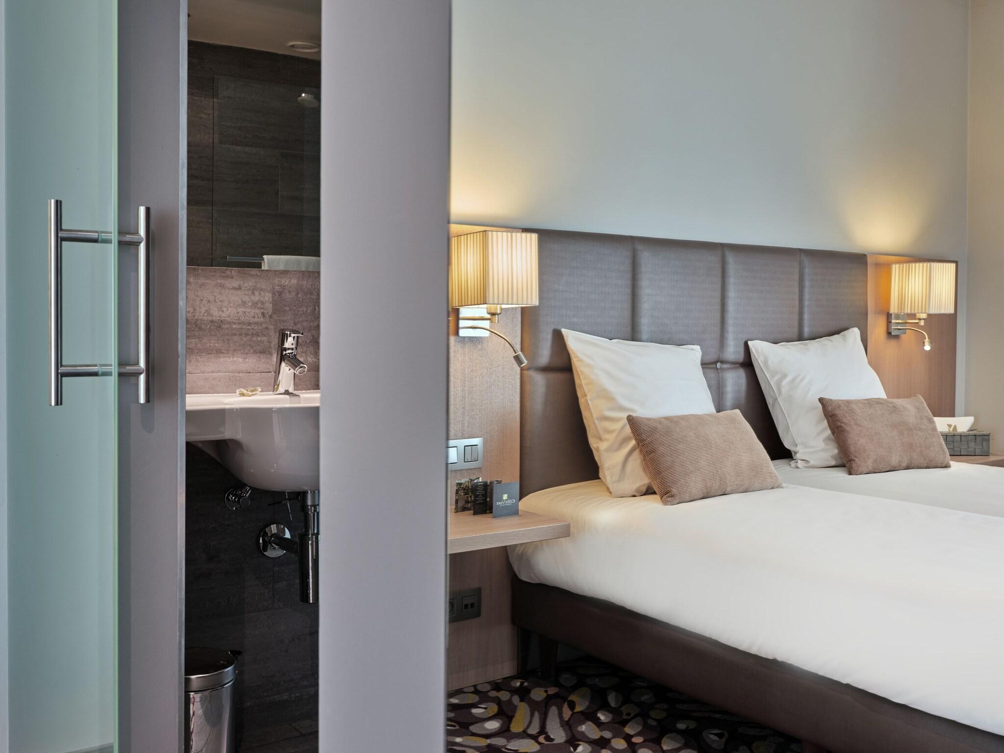 Double Connecting Room