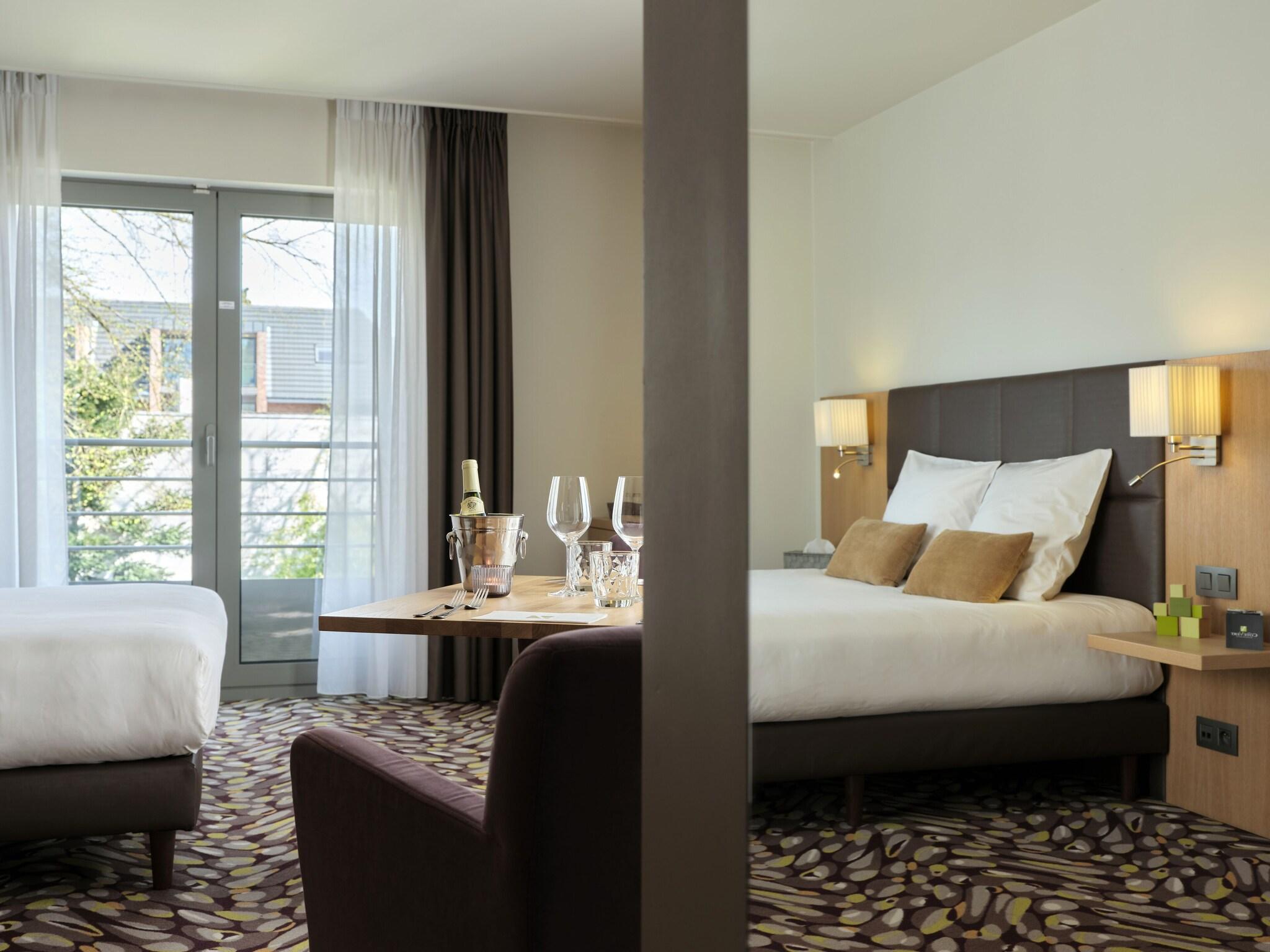 Double Connecting Room