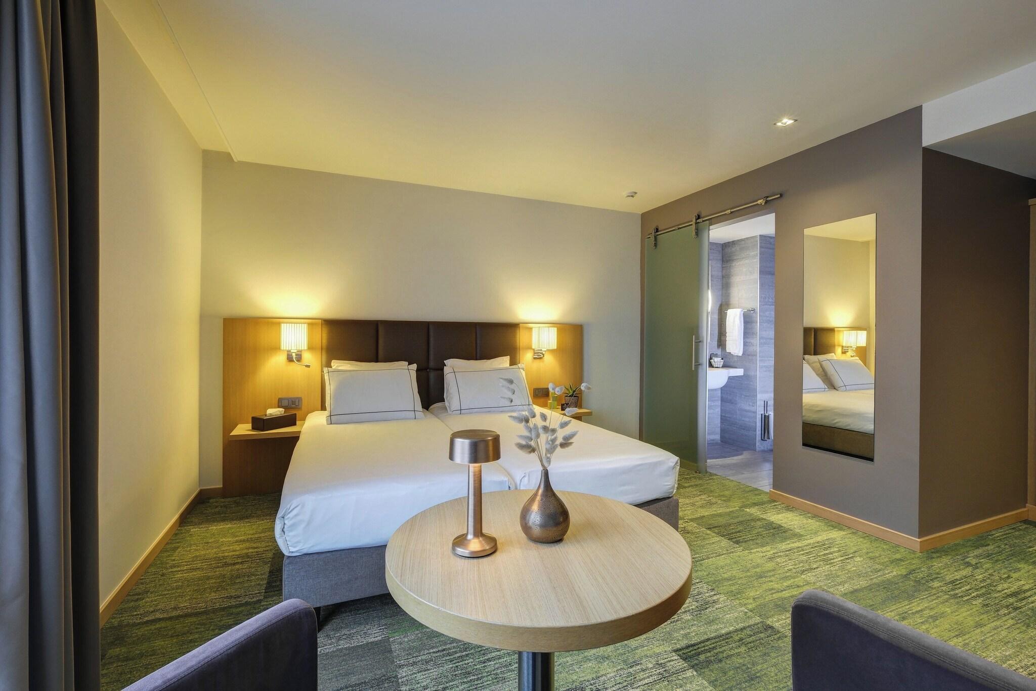 Double Connecting Room