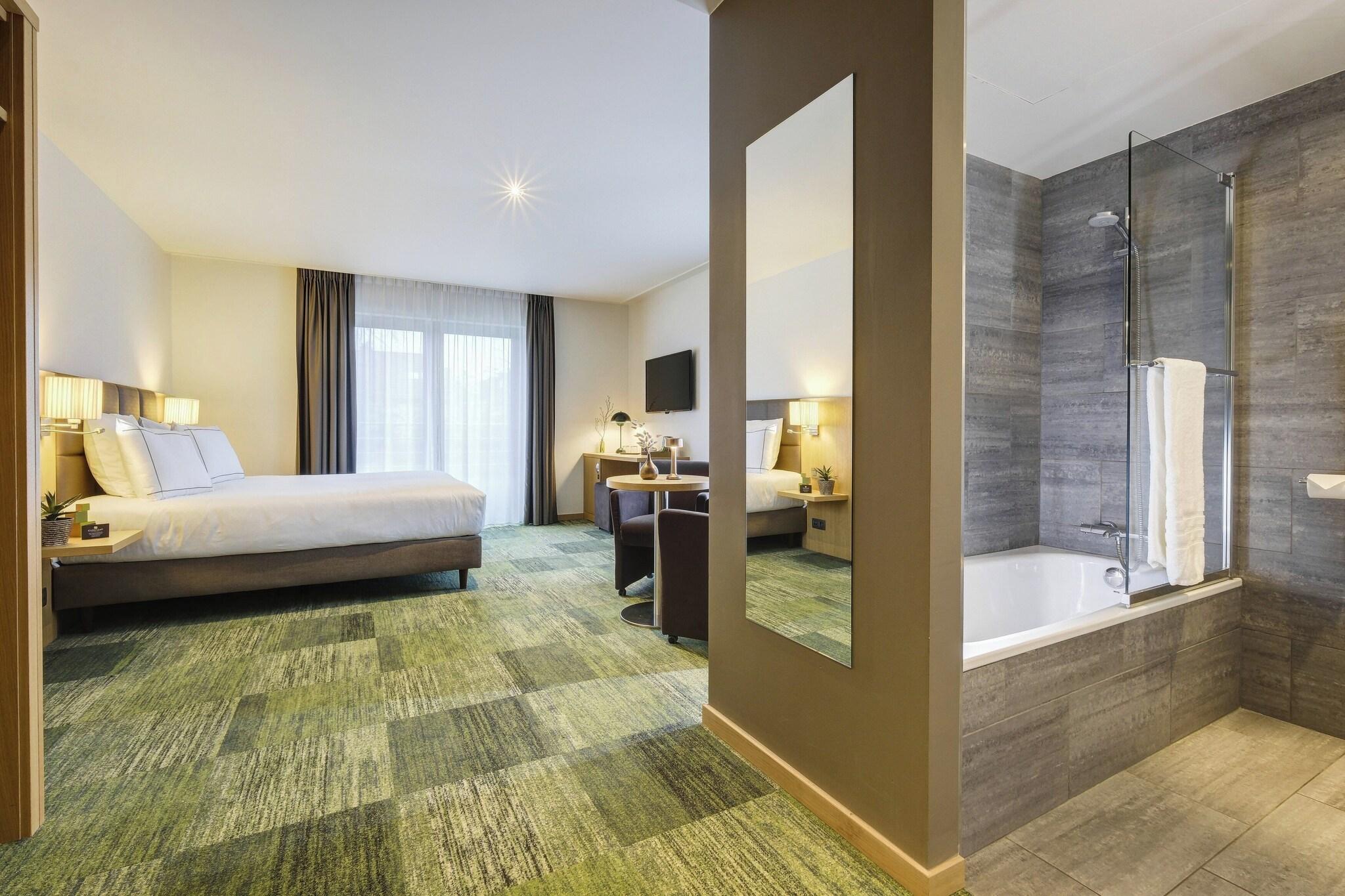 Double Connecting Room