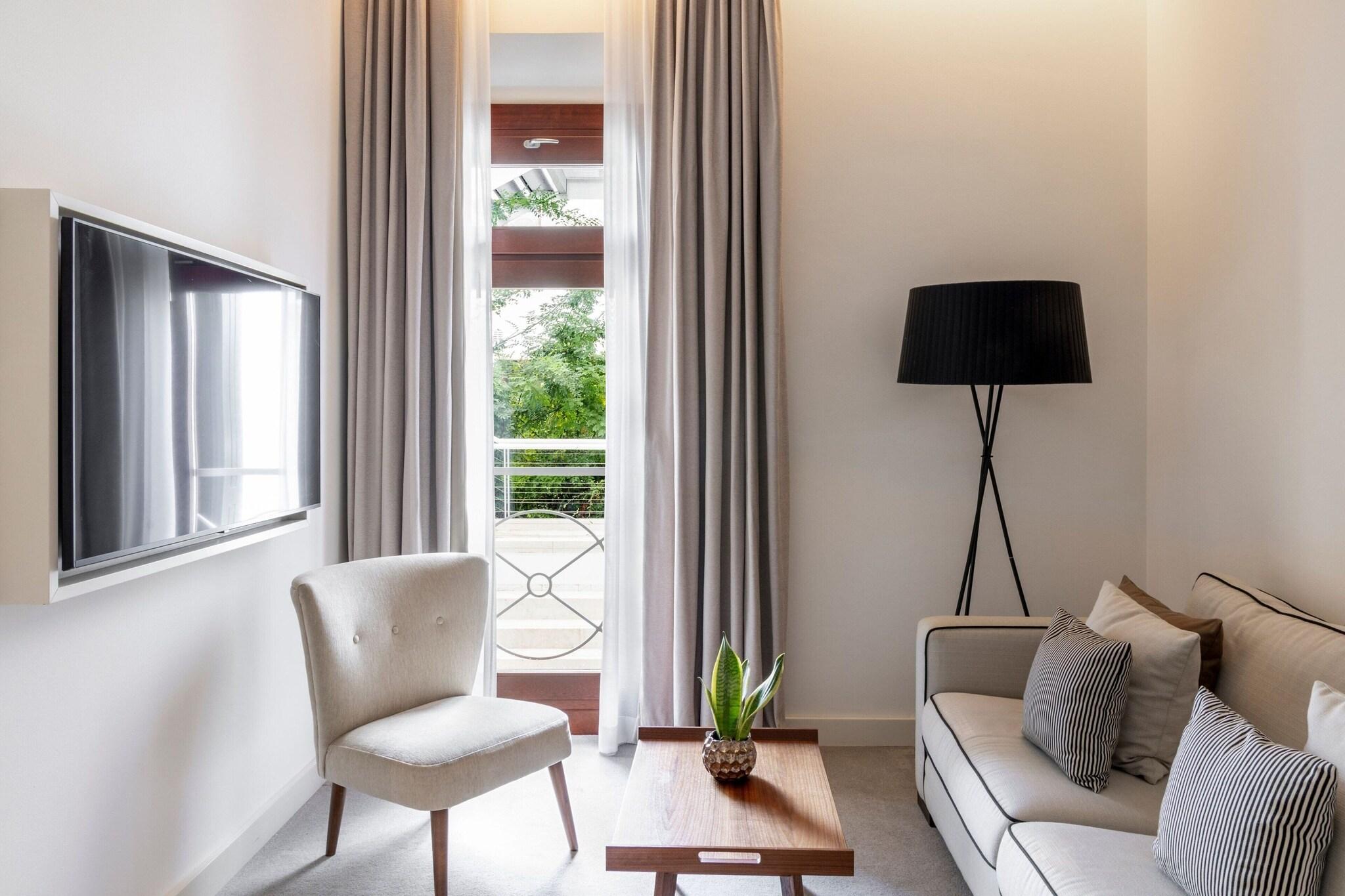 Suite King Bed One Bedroom 