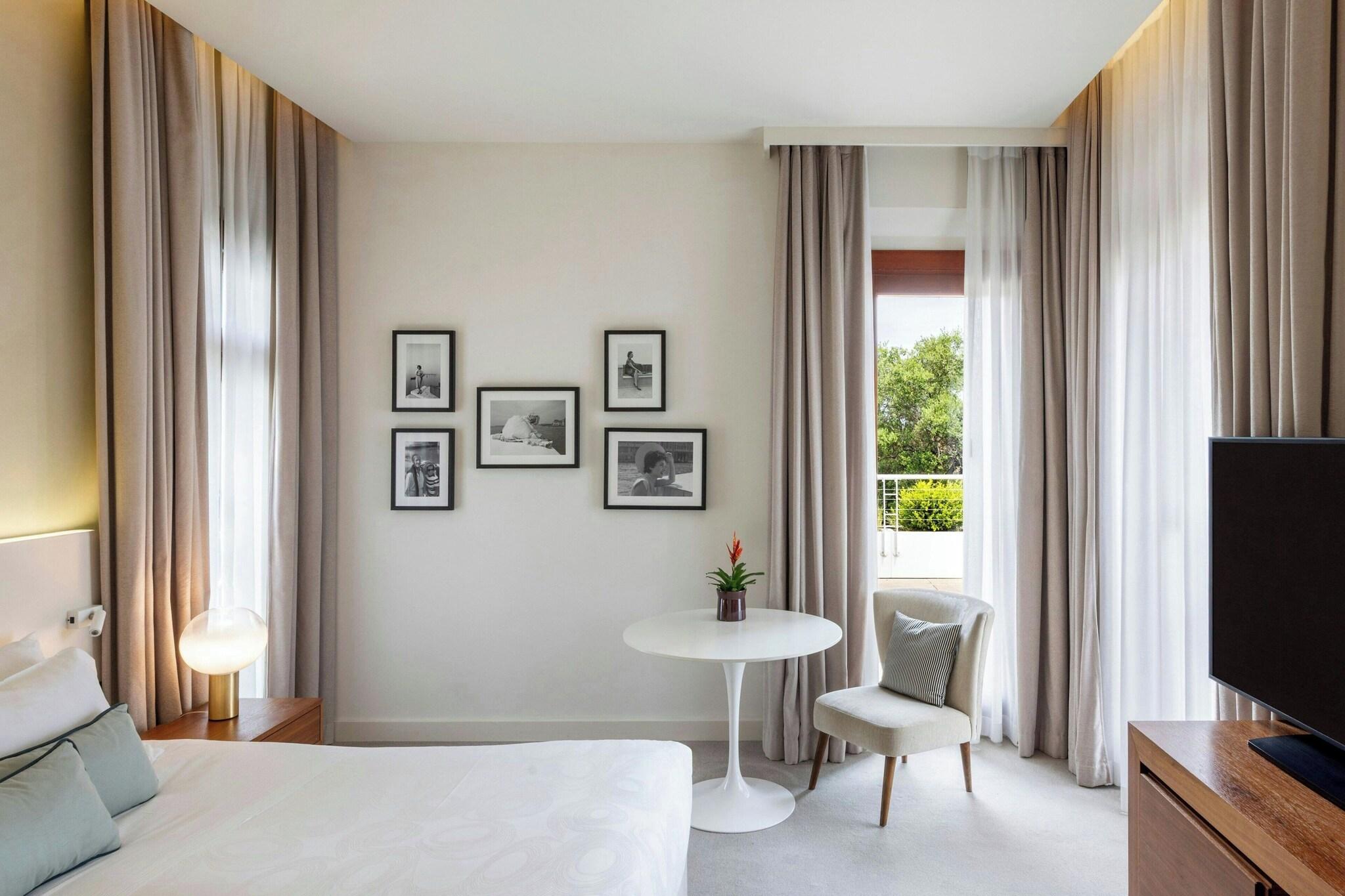 Double Deluxe King Bed