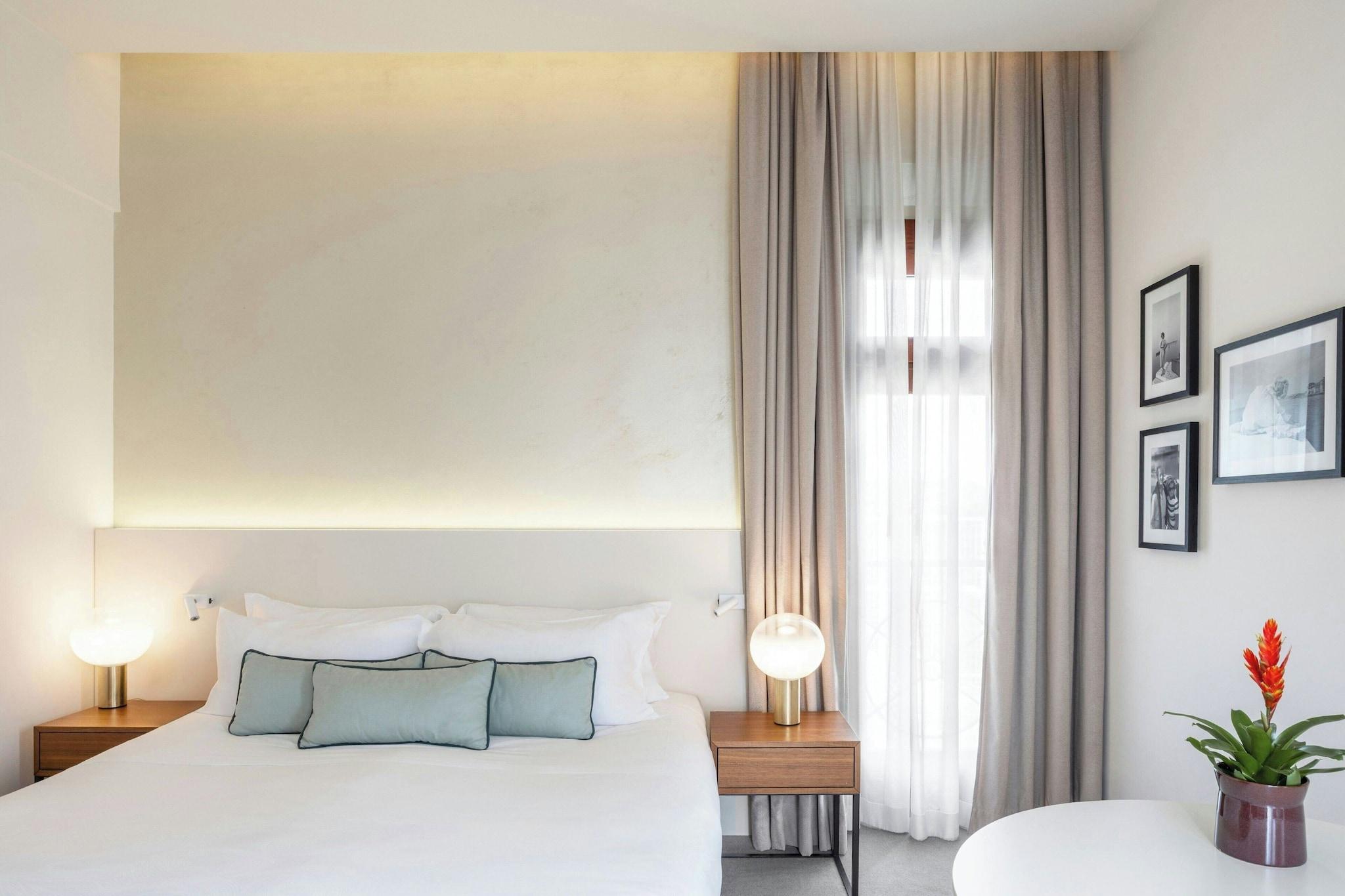 Double Deluxe King Bed