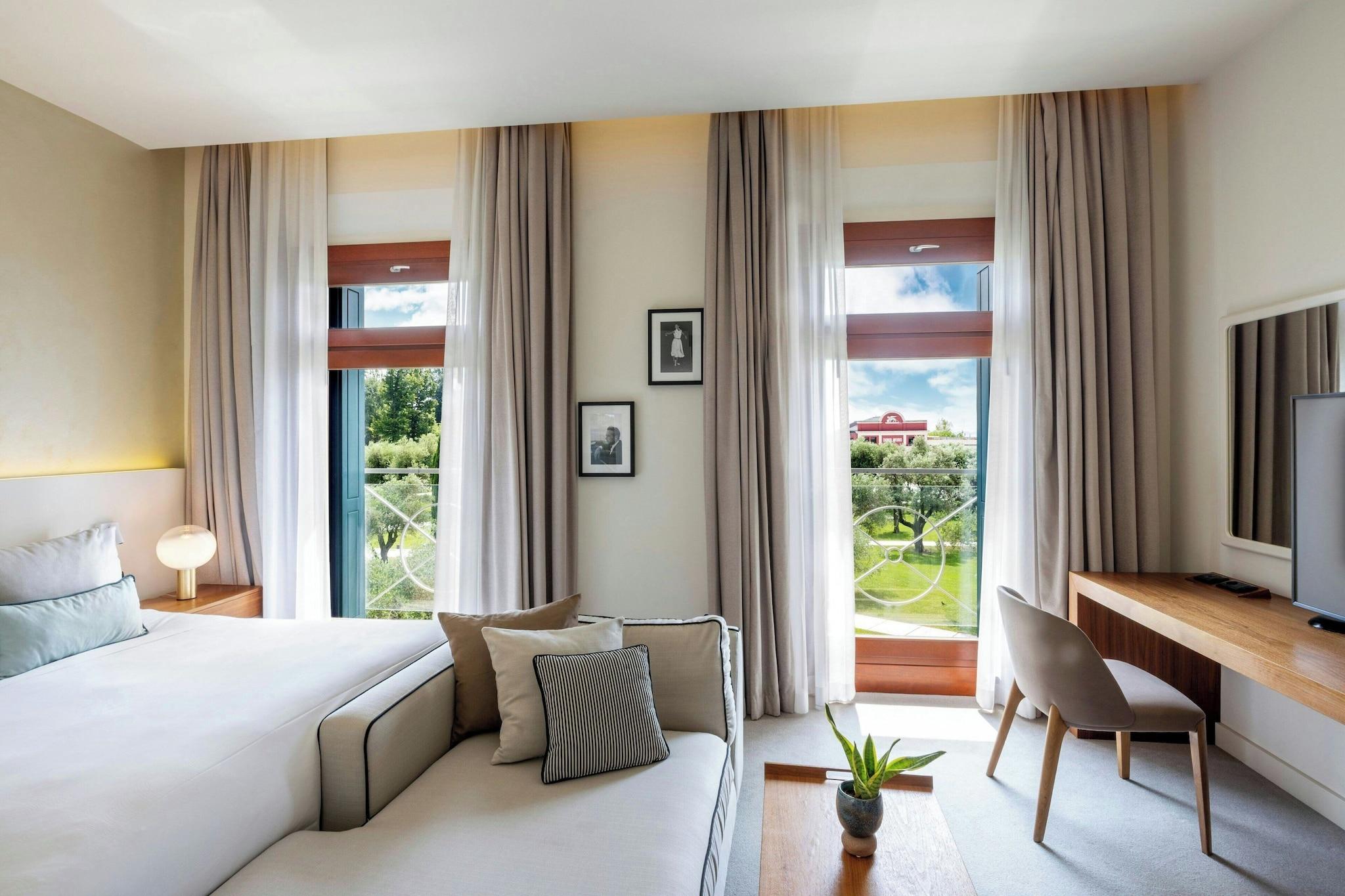 Double Deluxe King Bed