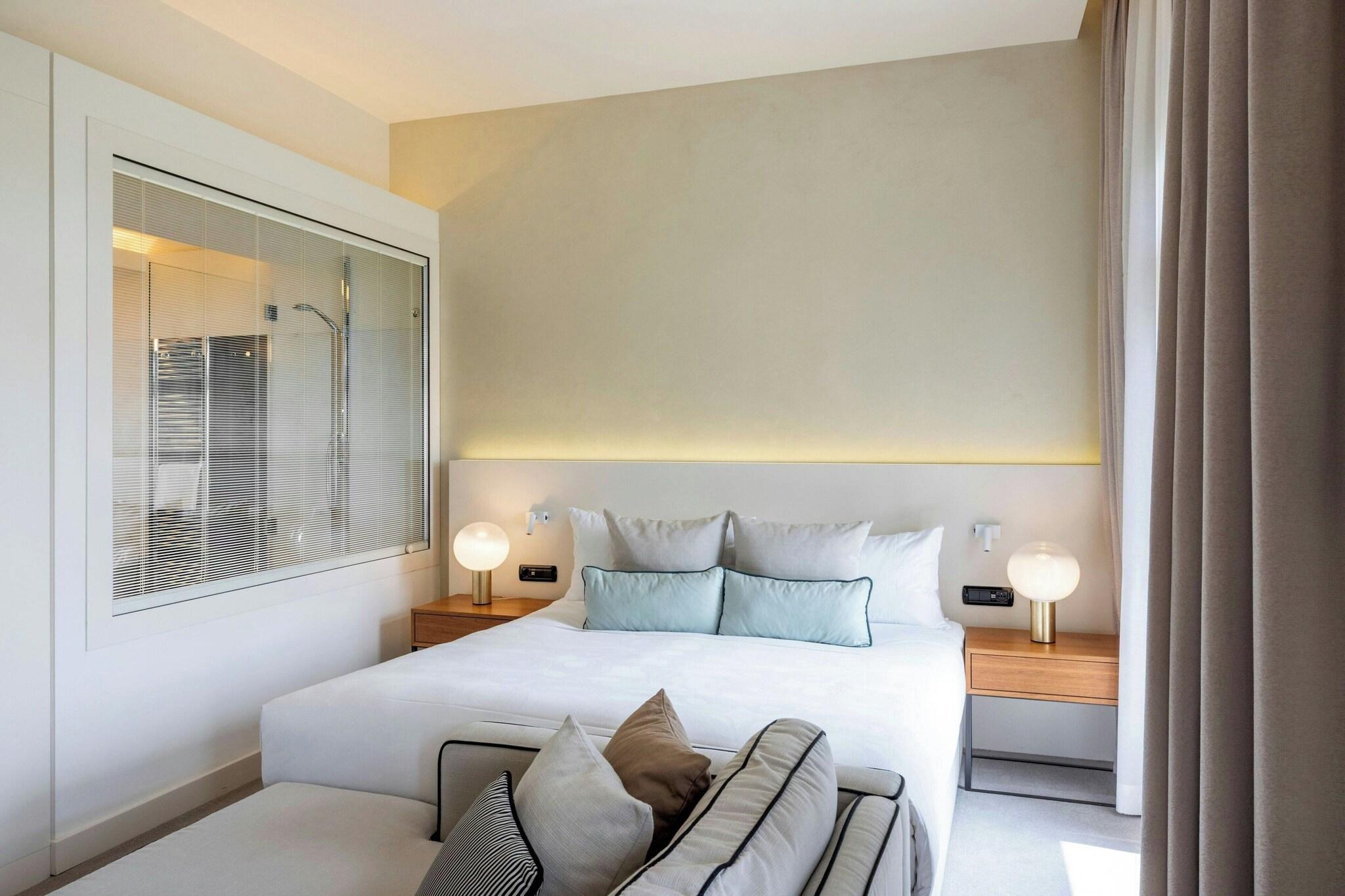 Double Deluxe King Bed