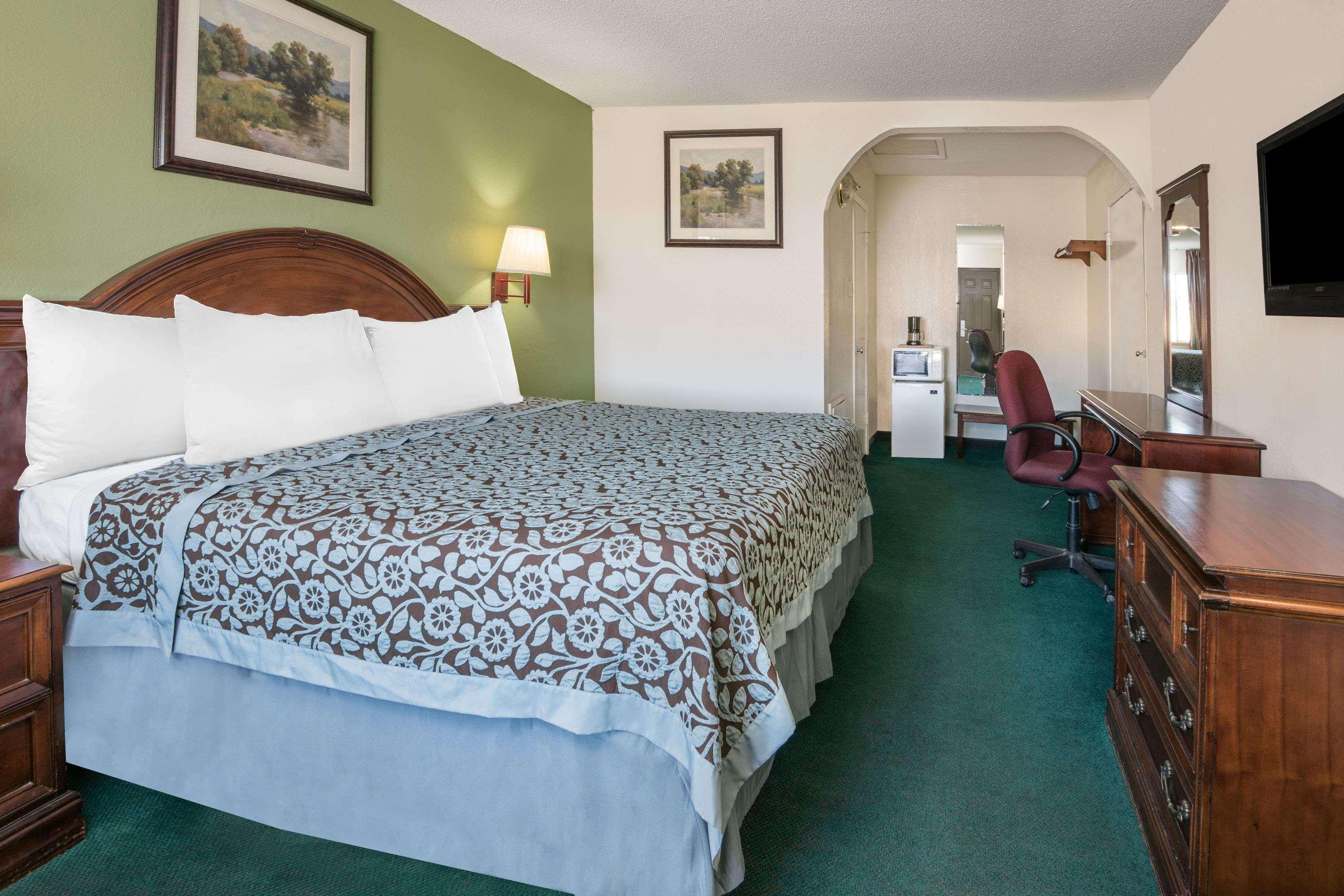 Double King Bed Non Smoking