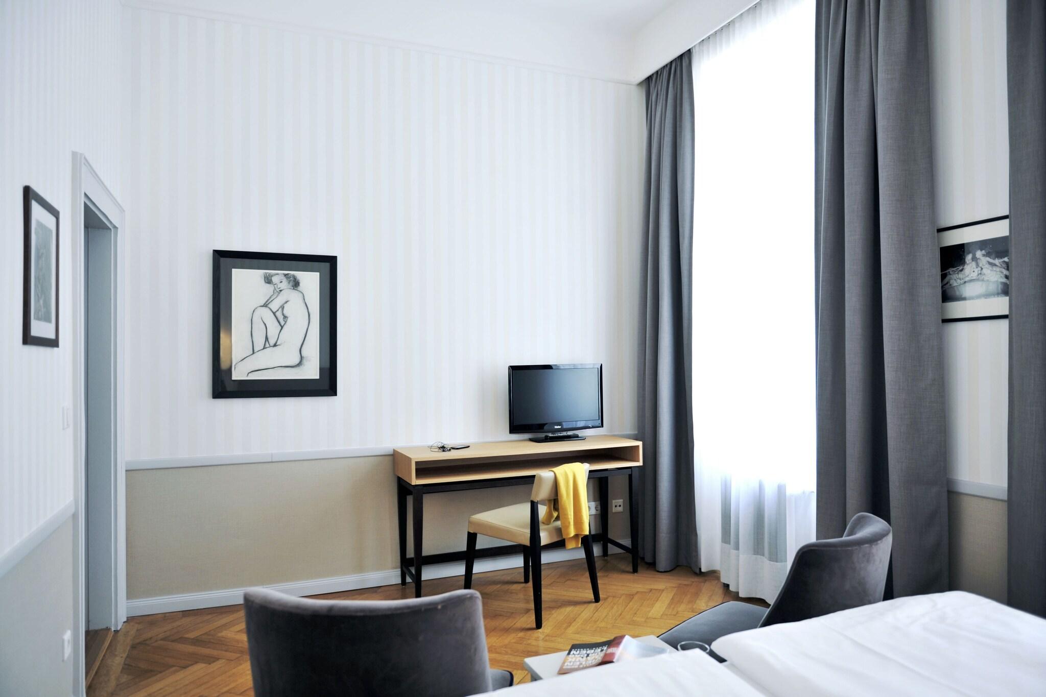 Double or Twin Classic Double Bed