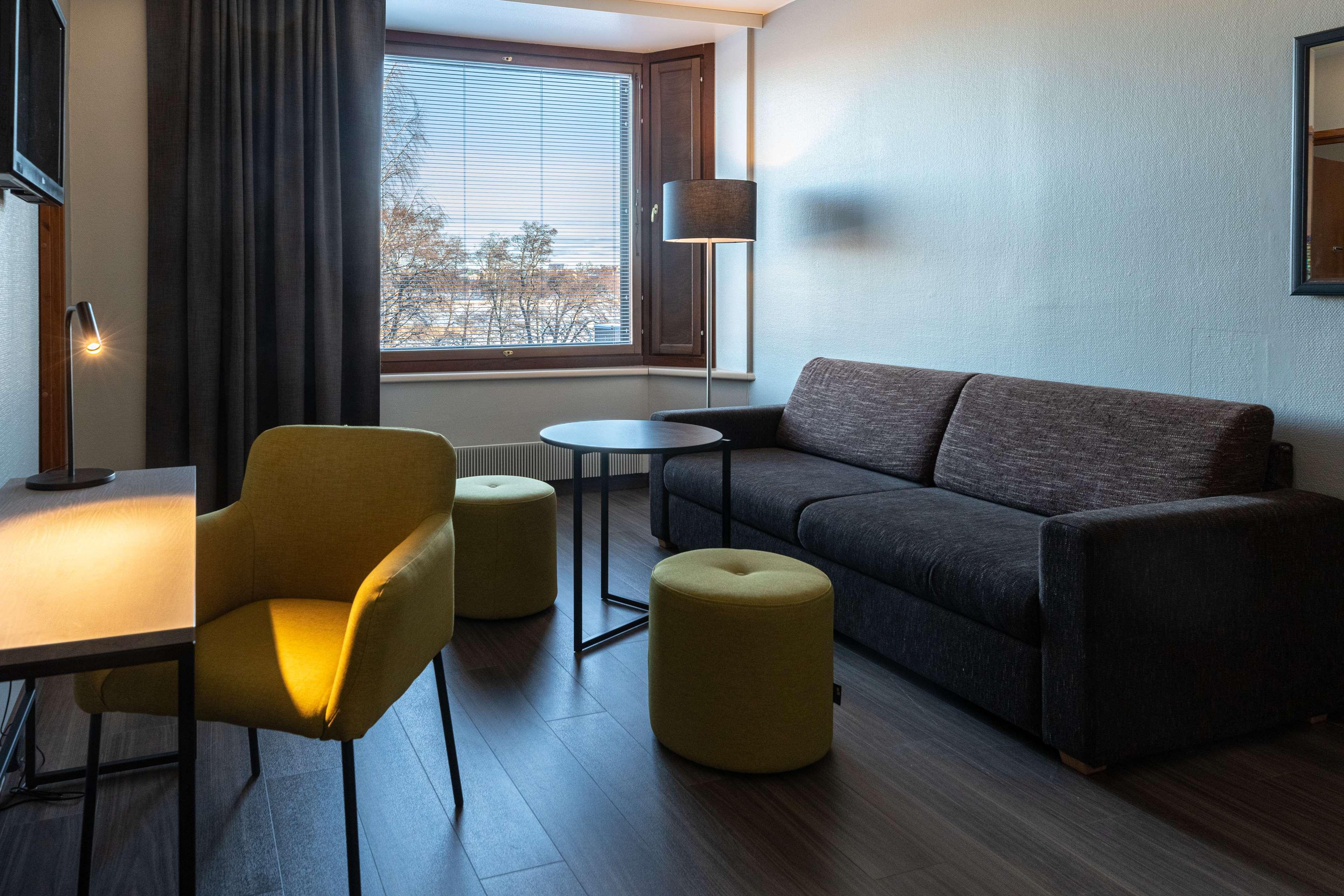 Double Single Superior Queen Bed