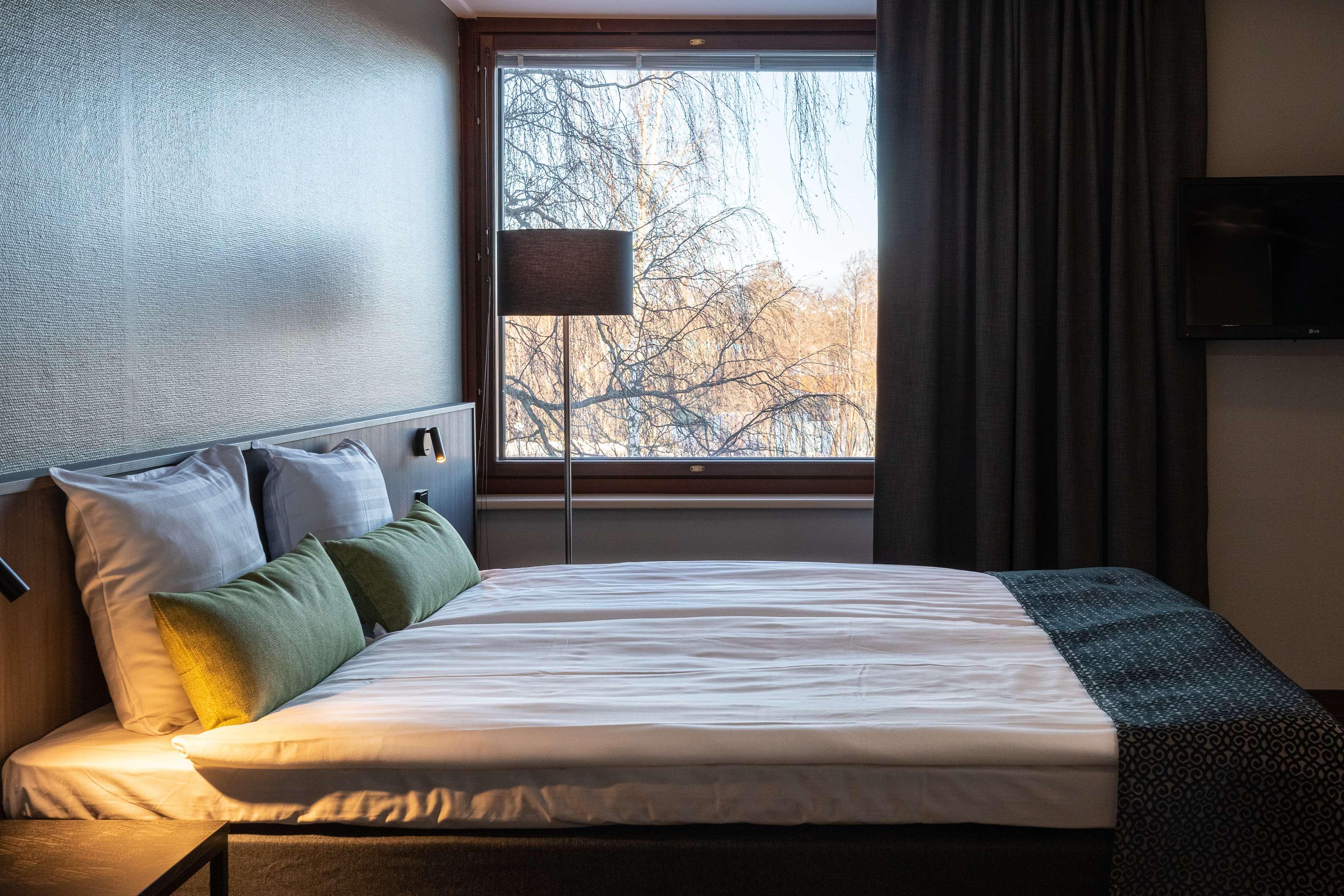 Double Single Superior Queen Bed