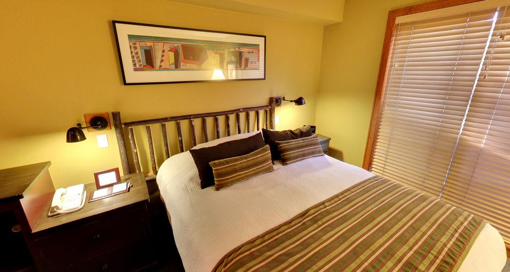 Studio Queen Size Bed