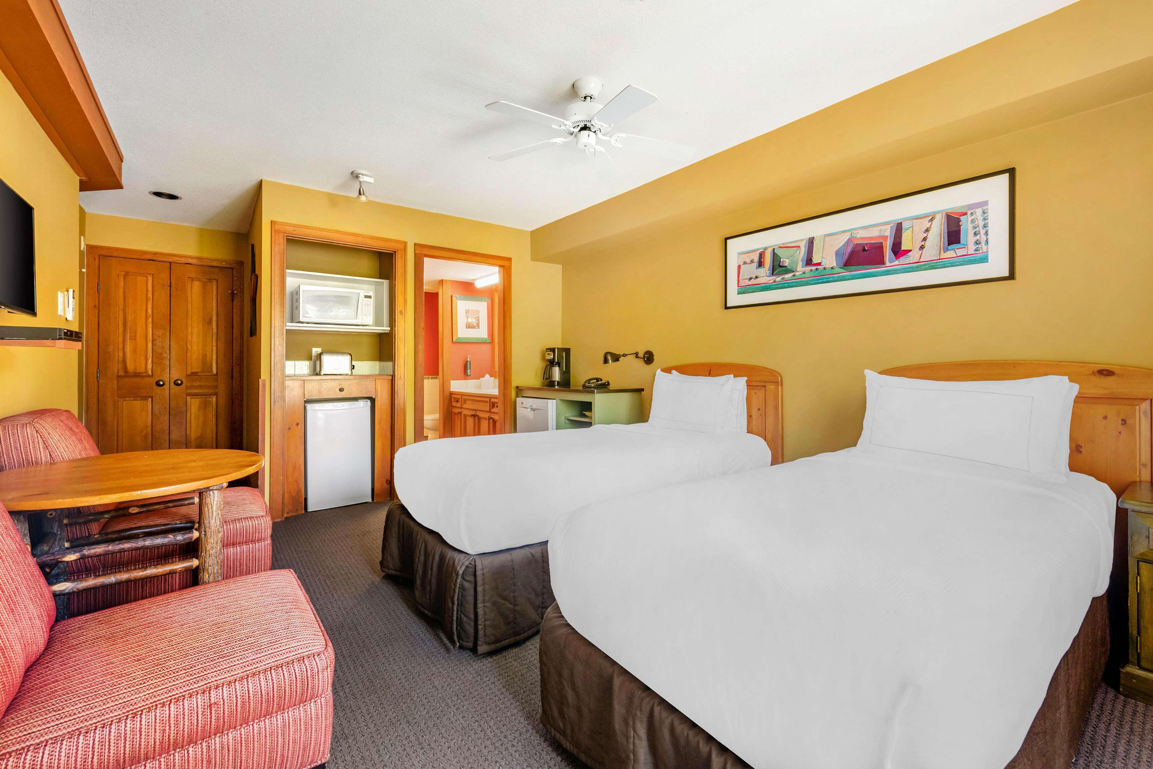 Studio Queen Size Bed