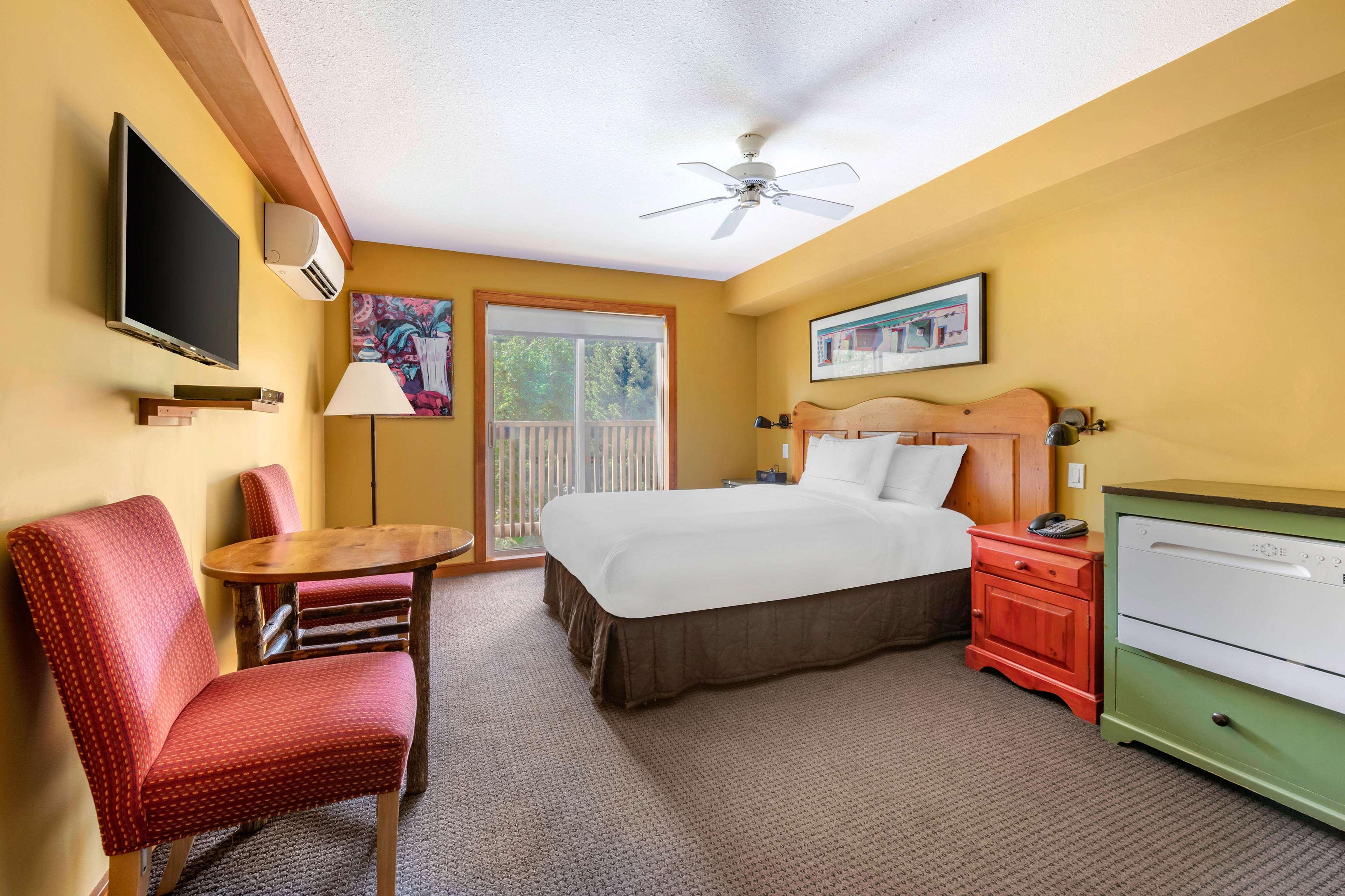 Studio Queen Size Bed