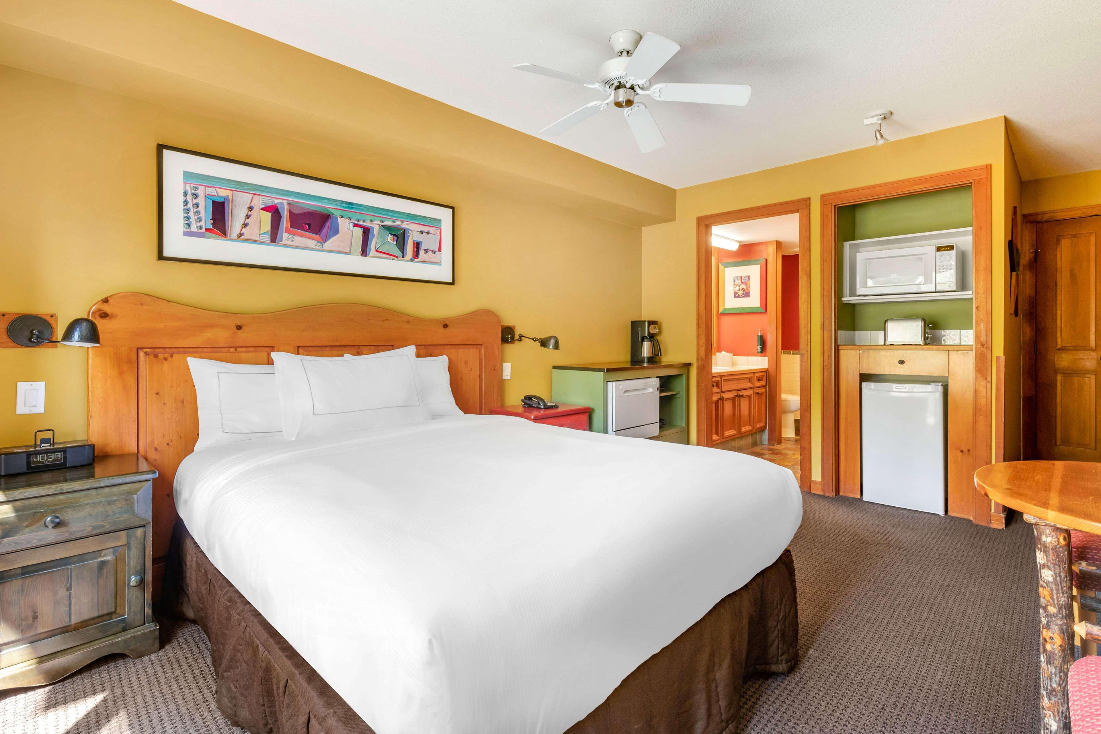 Studio Queen Size Bed