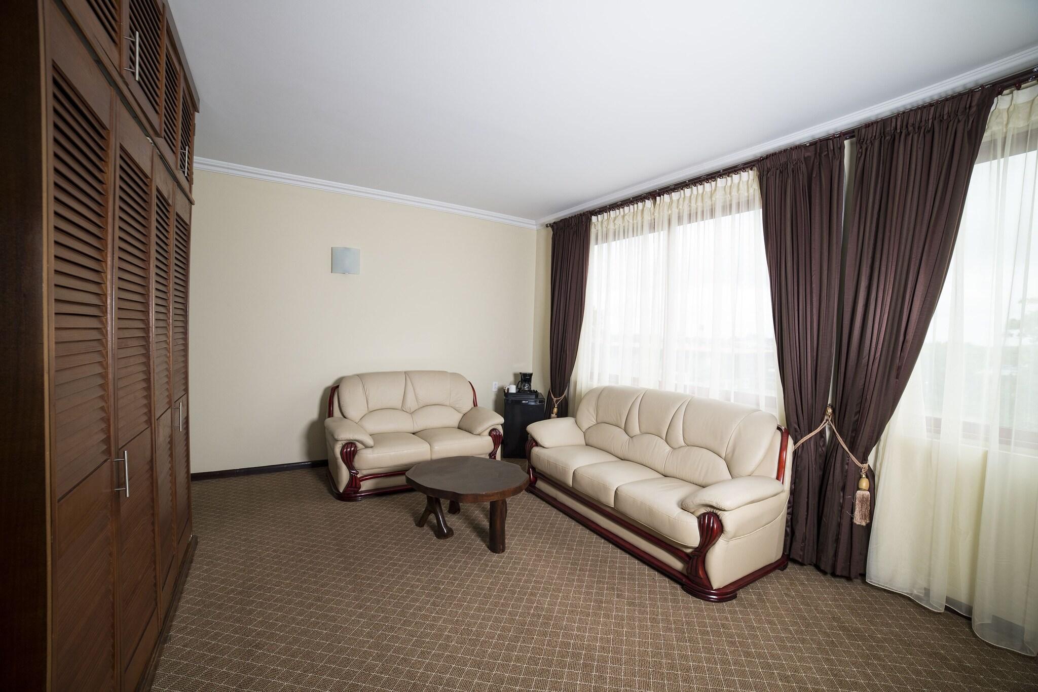 Double Deluxe Two Queen Beds