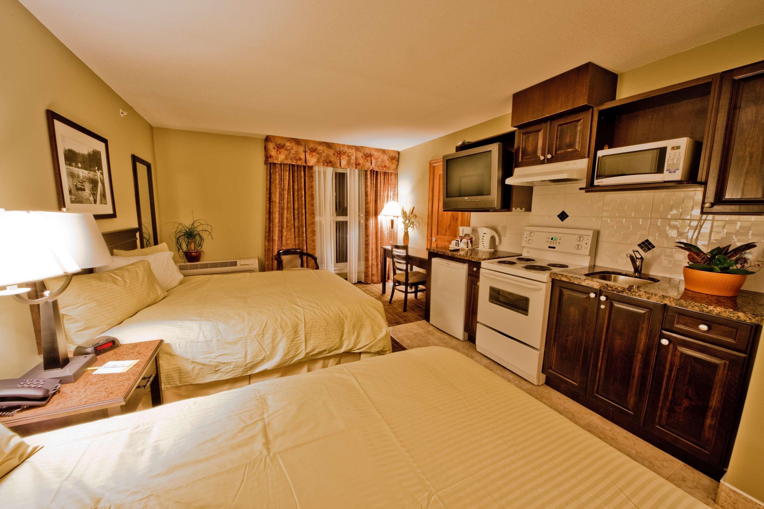 Quadruple Two Queen Beds