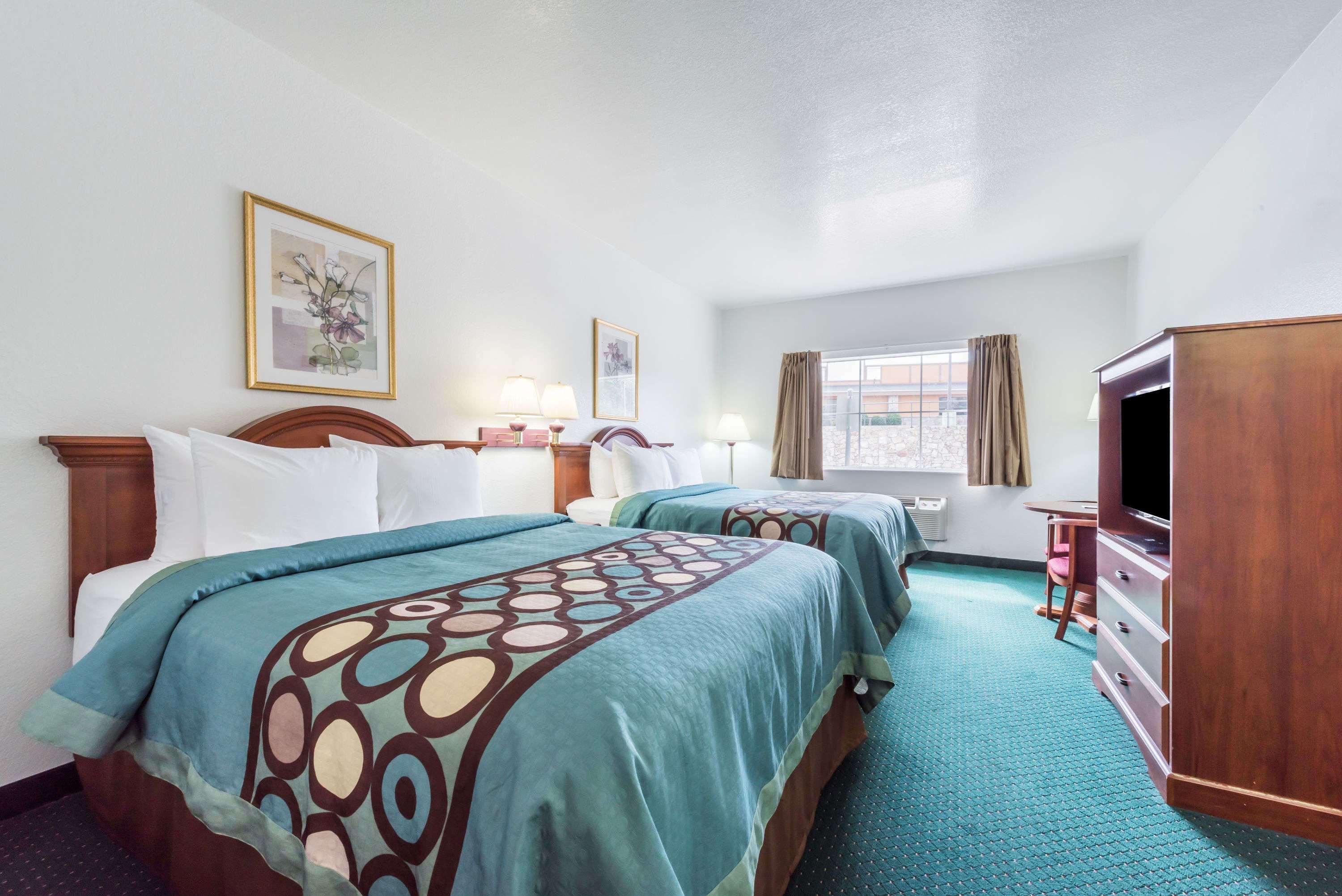 Quadruple Two Queen Beds