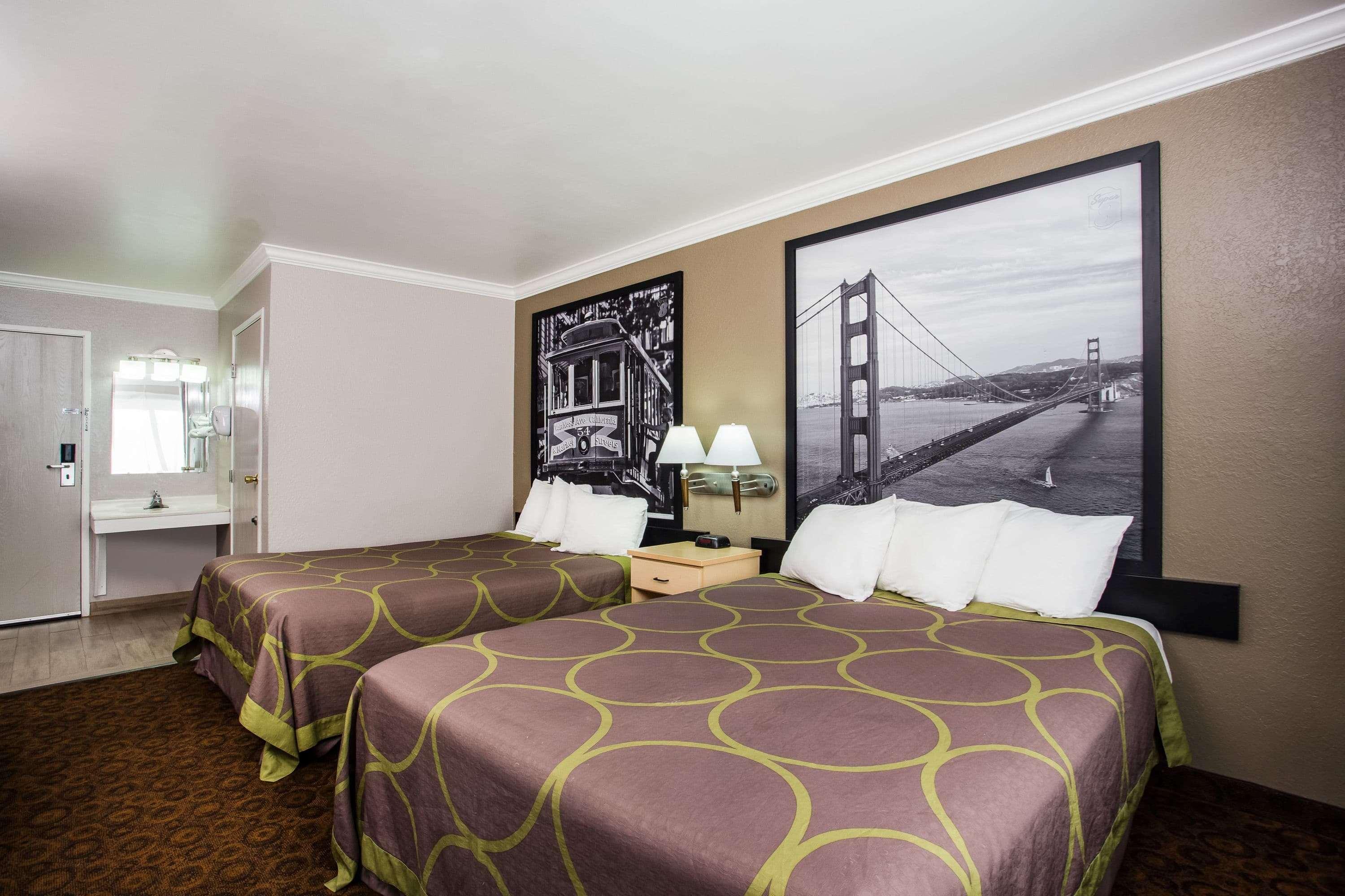 Quadruple Two Queen Beds Non Smoking