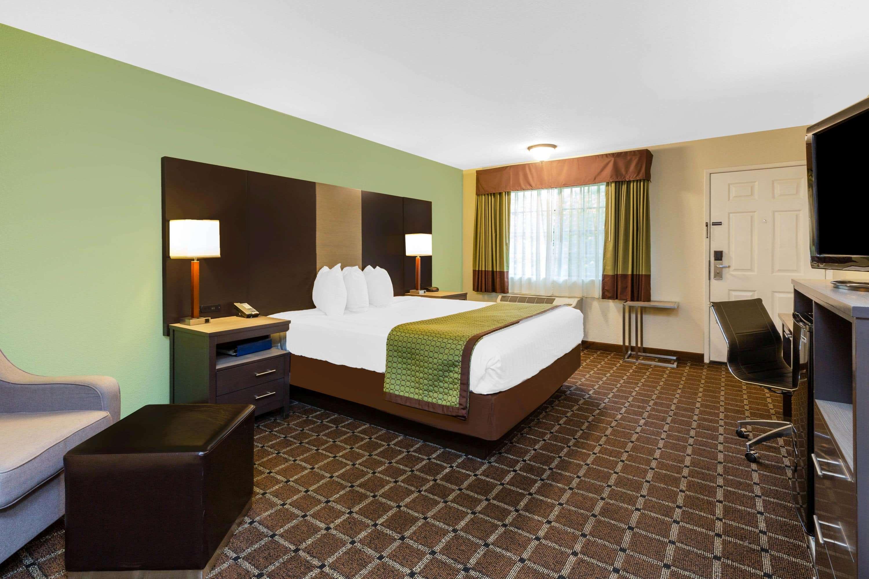 Double King Bed Non Smoking