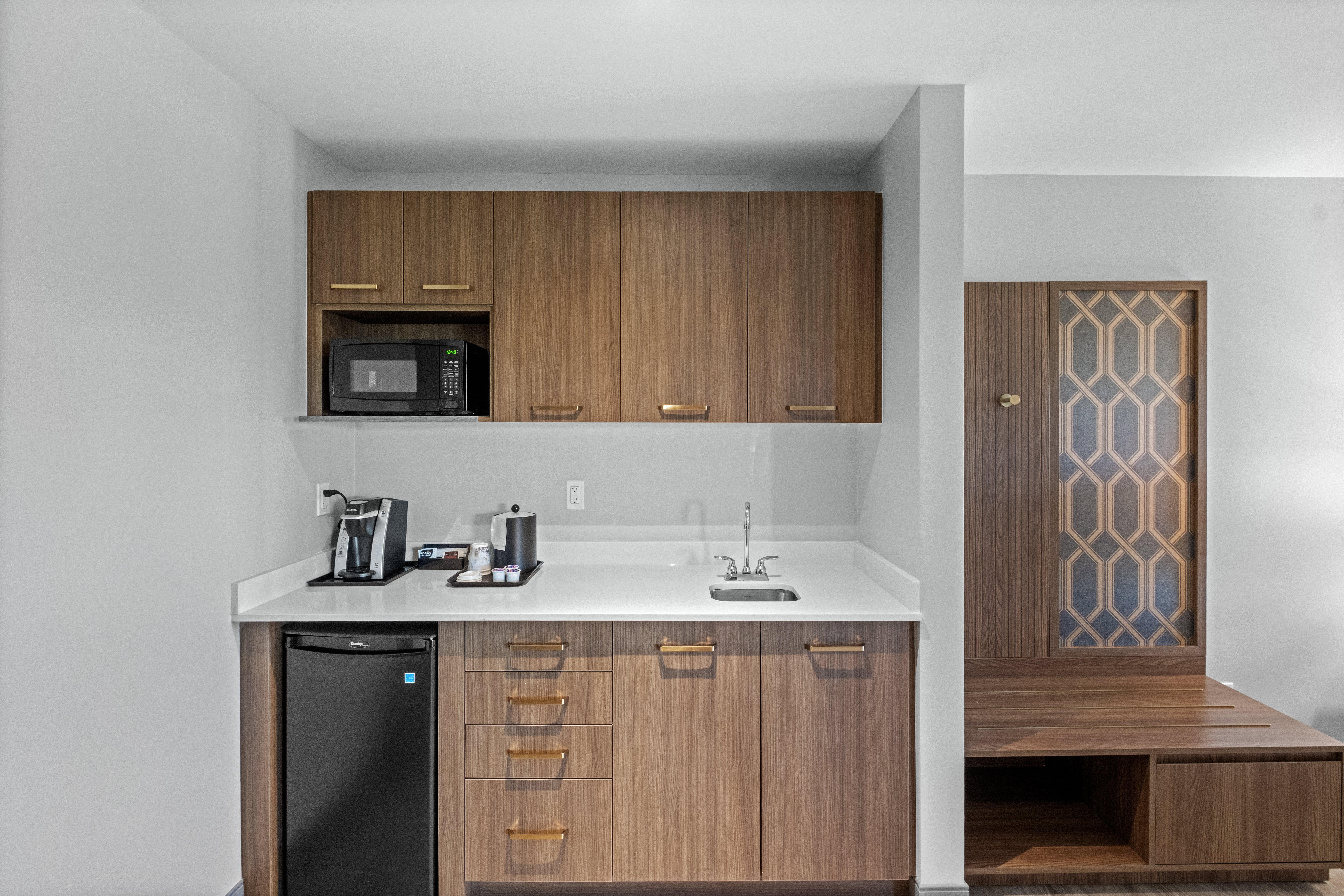 Suite Accessible King Size Bed