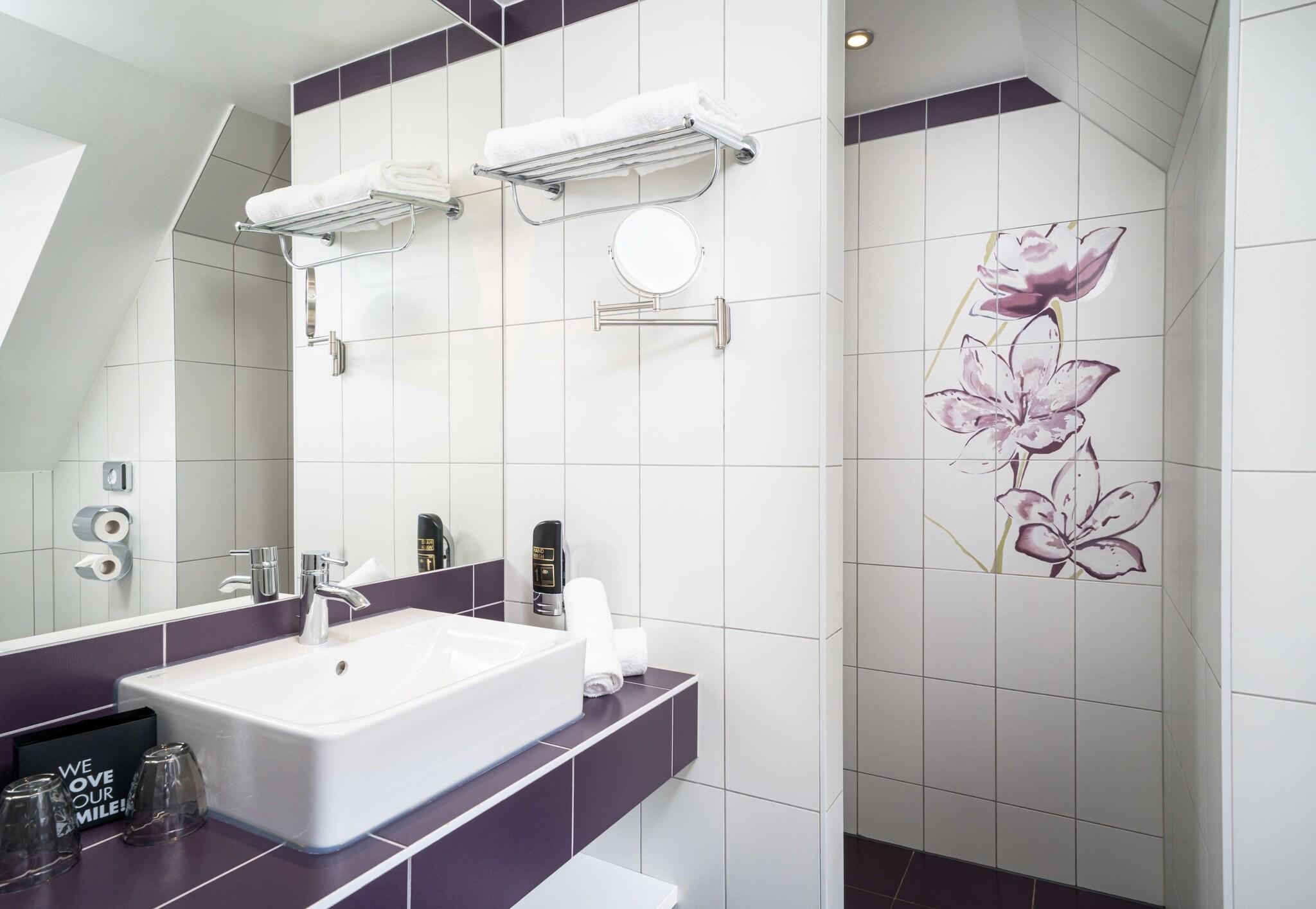 Double Queen Size Bed