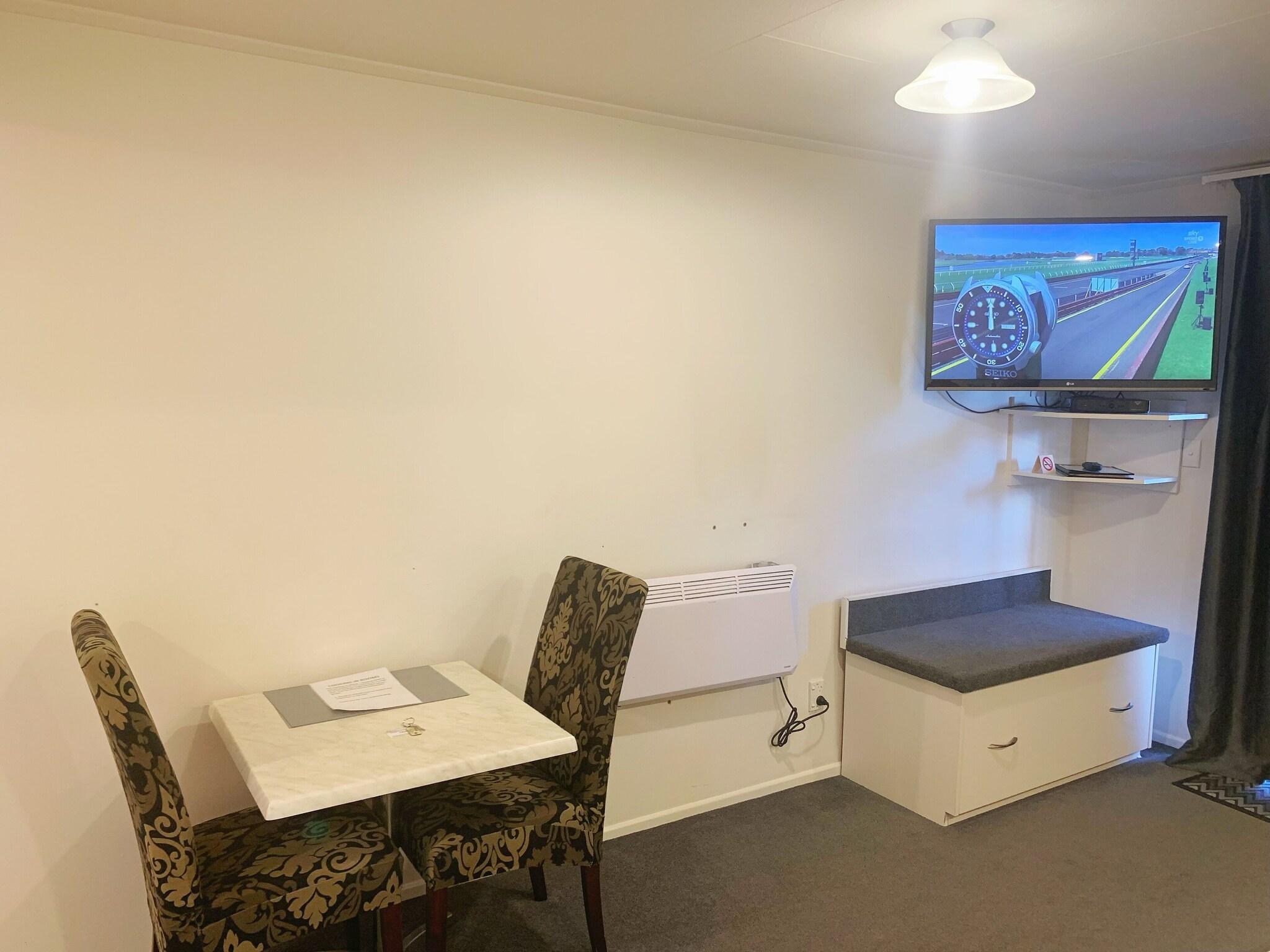 Studio Accessible King Size Bed