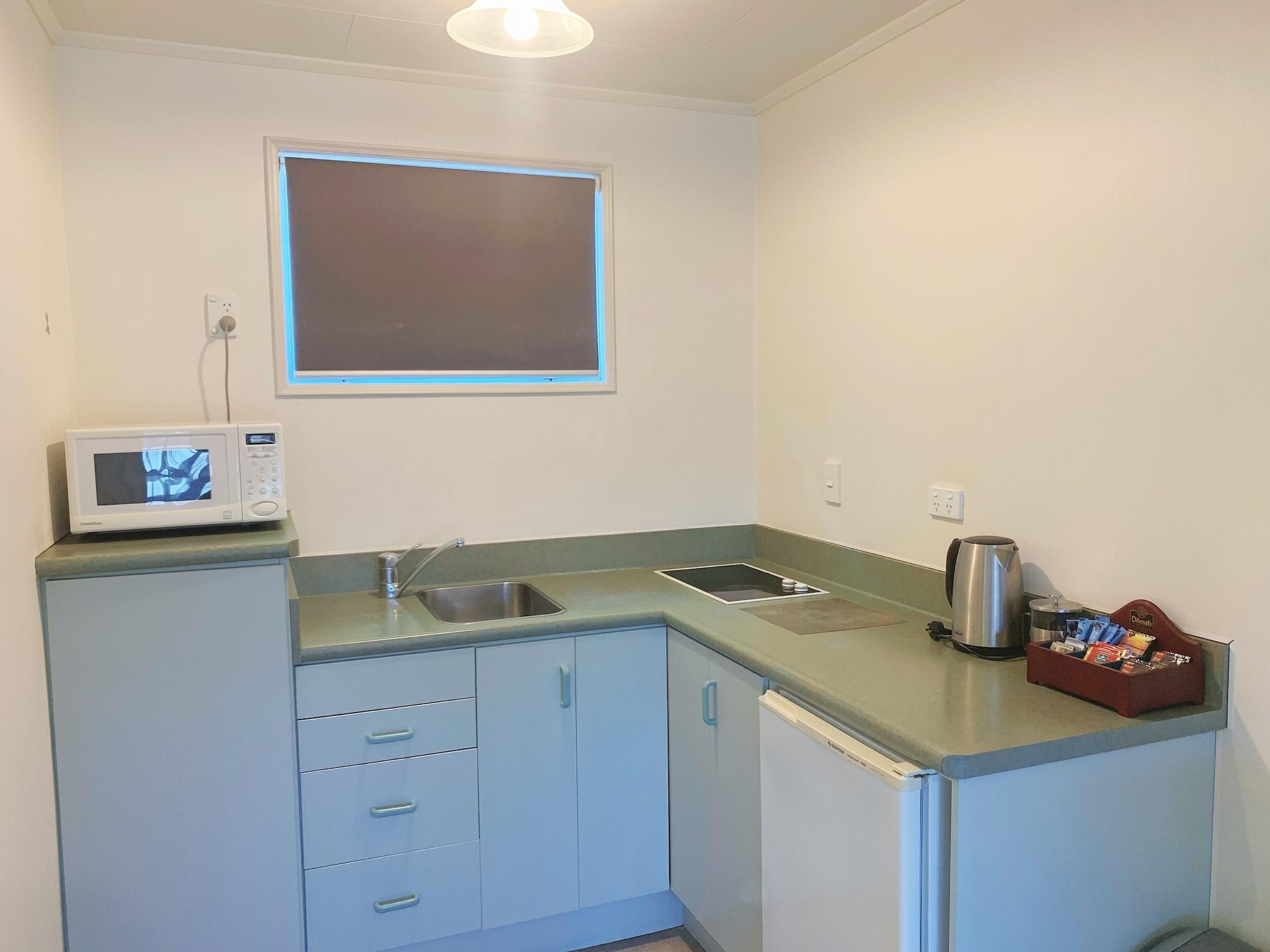 Studio Accessible King Size Bed