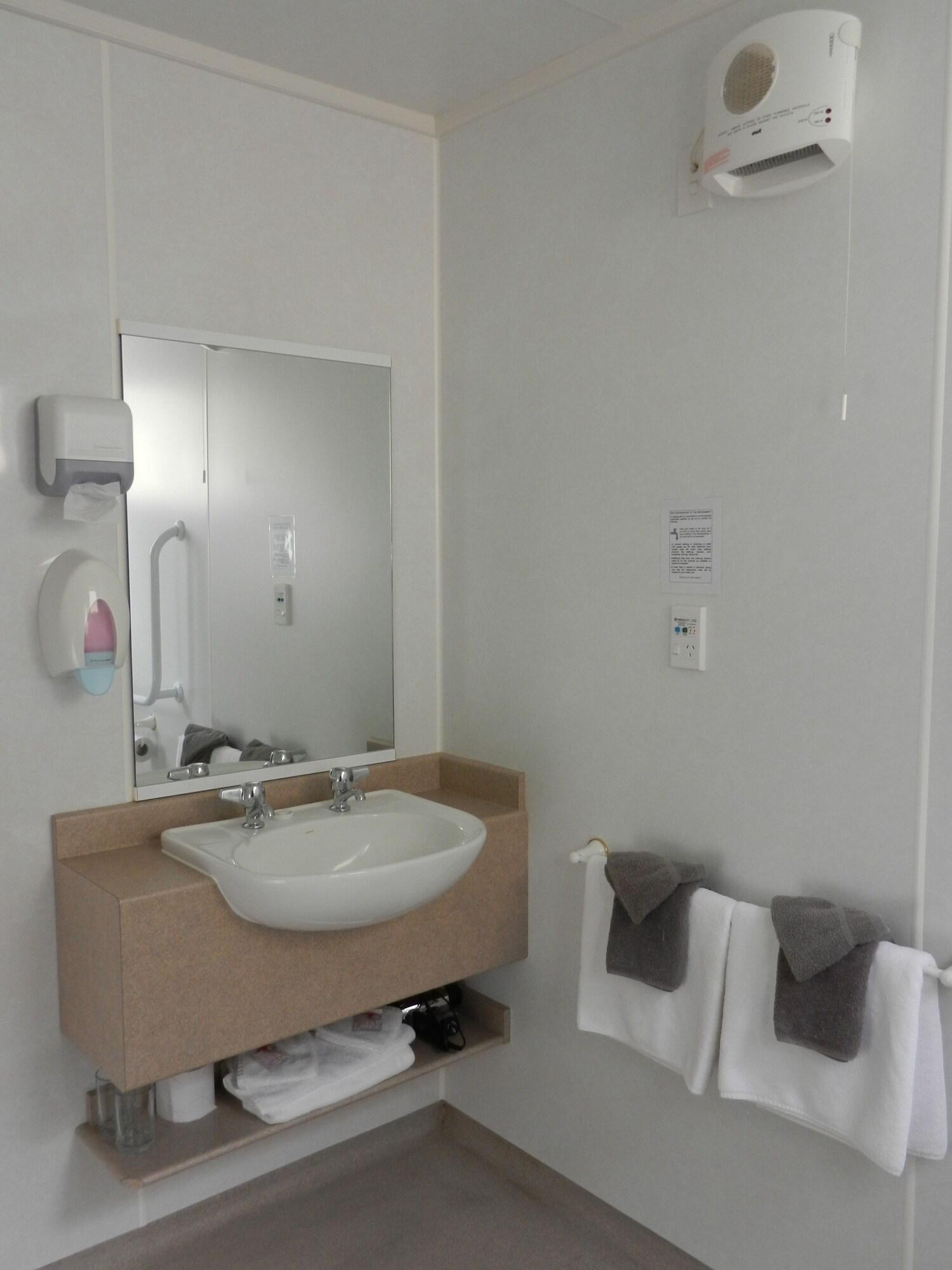 Studio Accessible King Size Bed