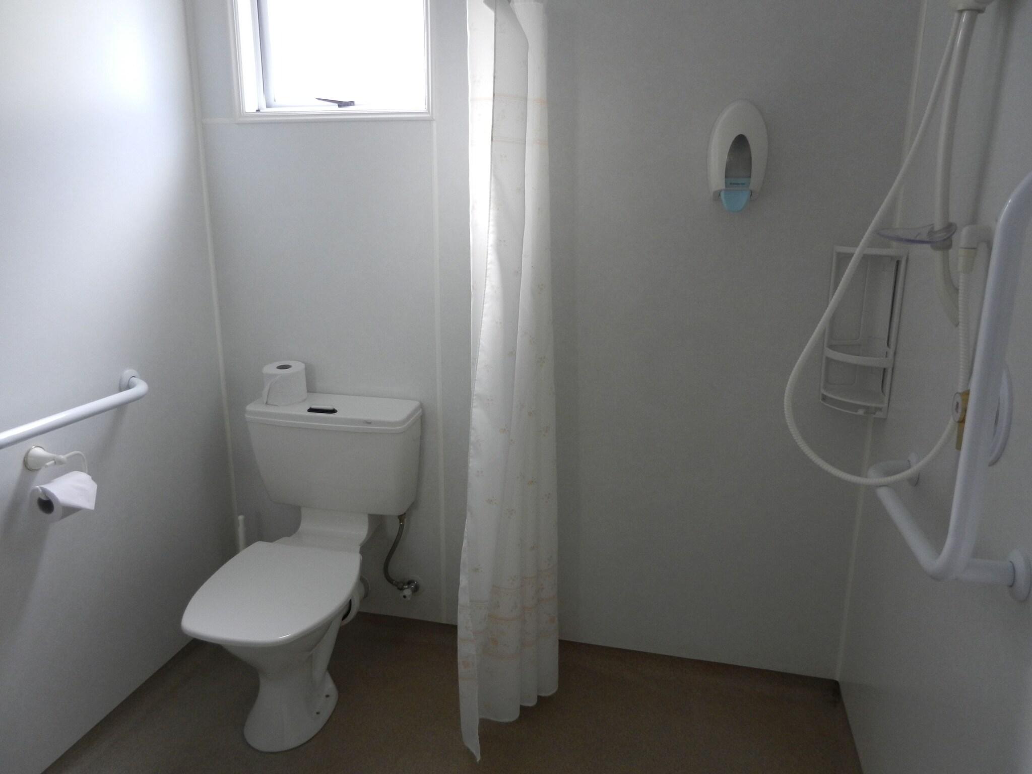 Studio Accessible King Size Bed