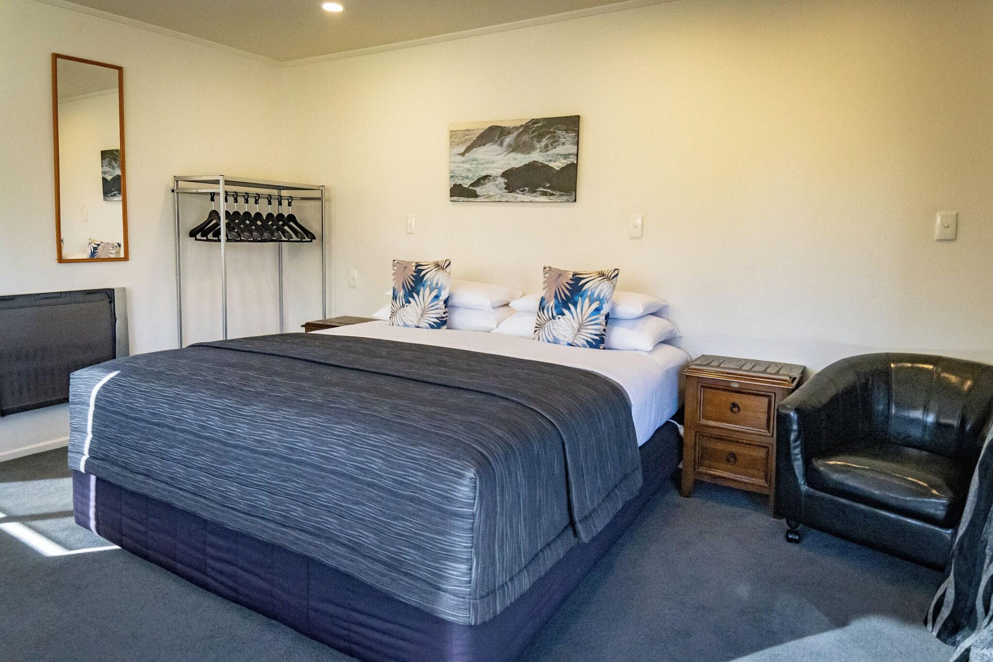 Studio King Size Bed