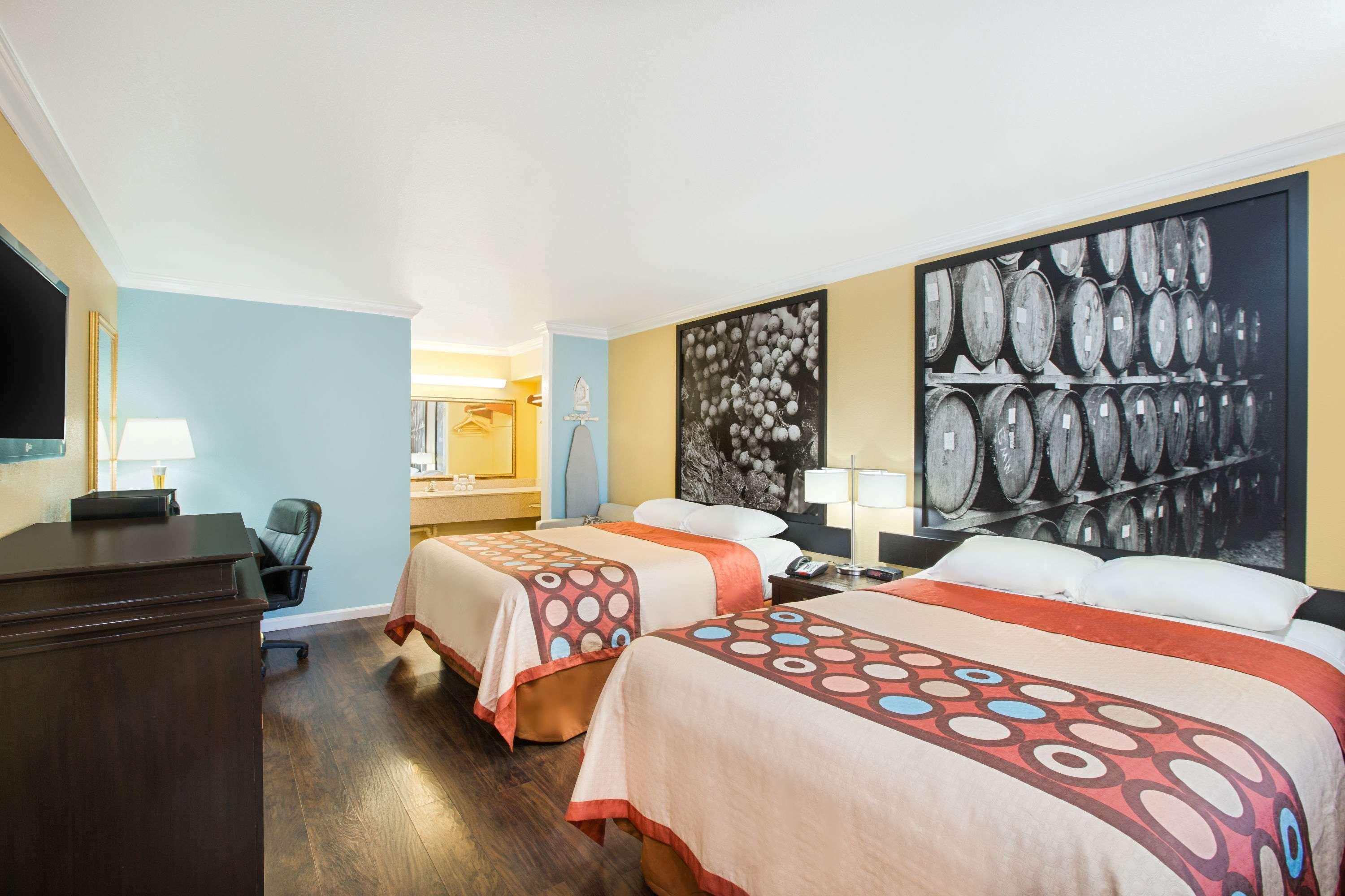 Quadruple Two Queen Beds Non Smoking