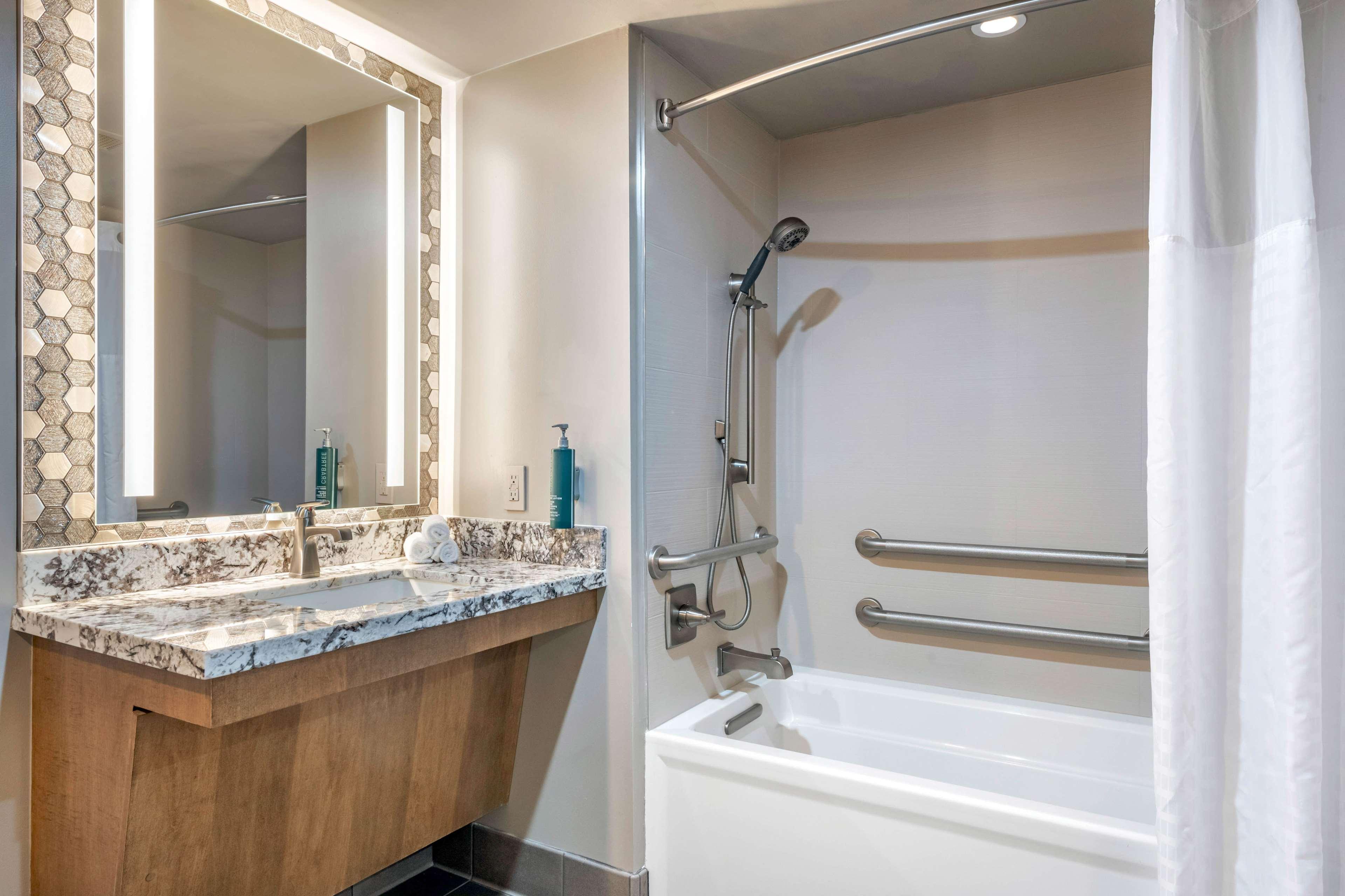 Suite Queen Size Bed