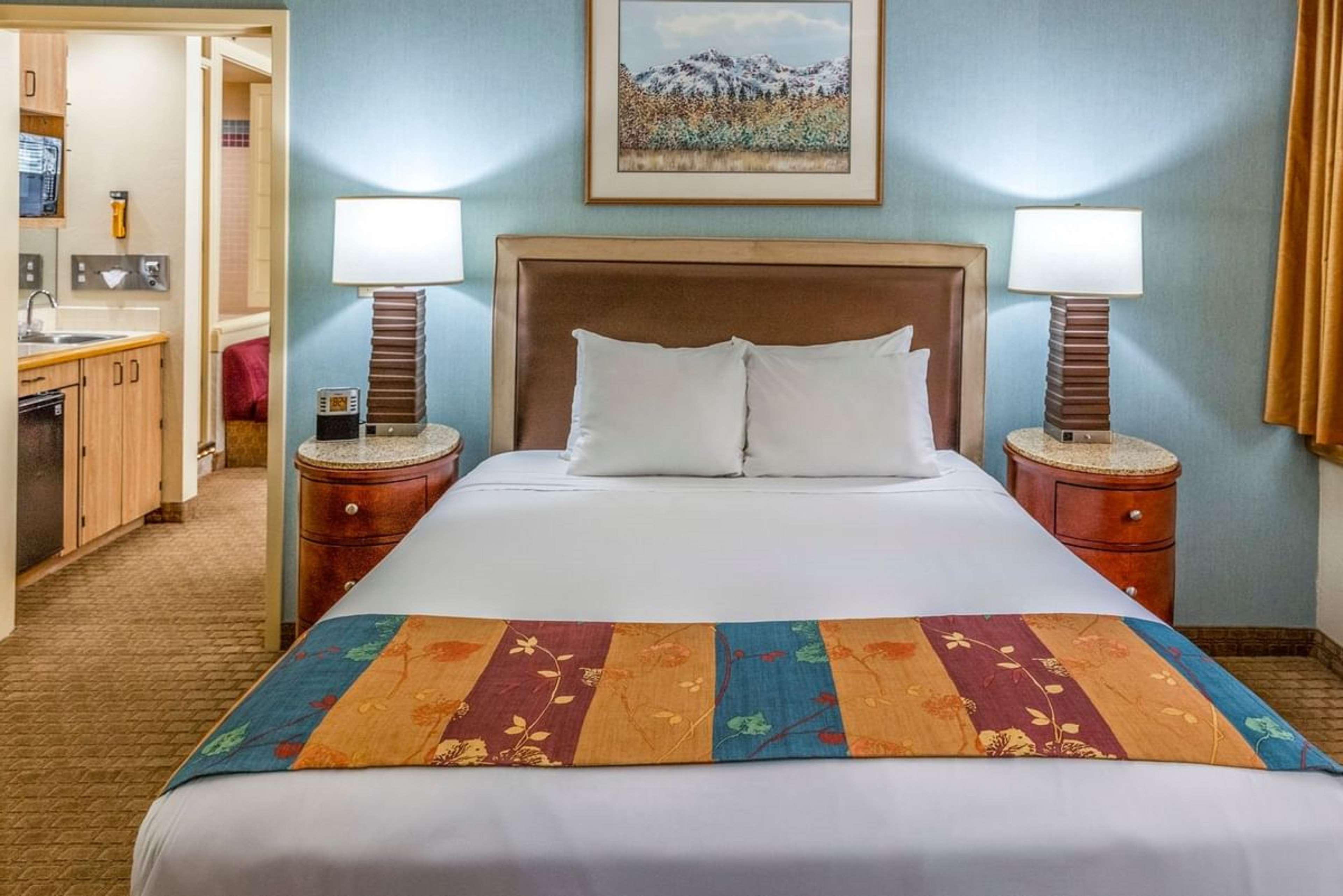 Suite Queen Size Bed