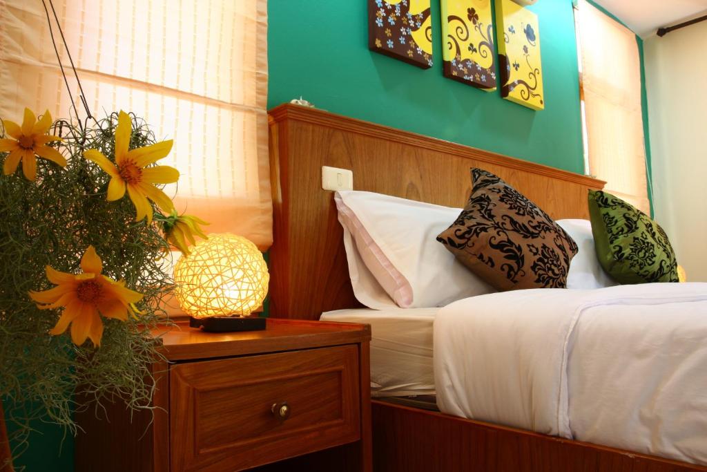 Bungalow No Air Conditioning