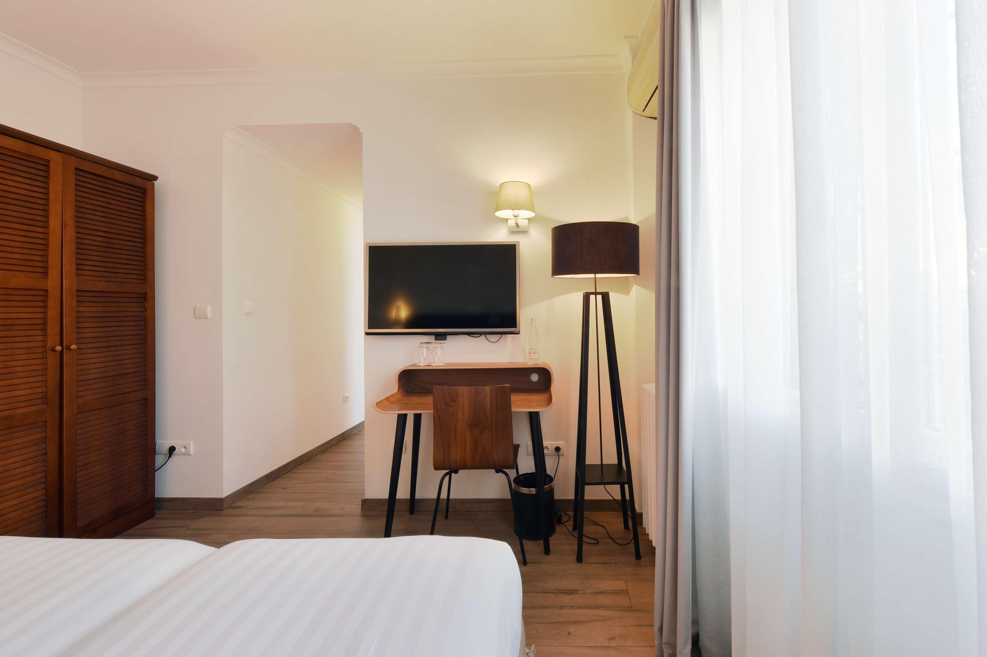 Double Queen Bed Non Smoking