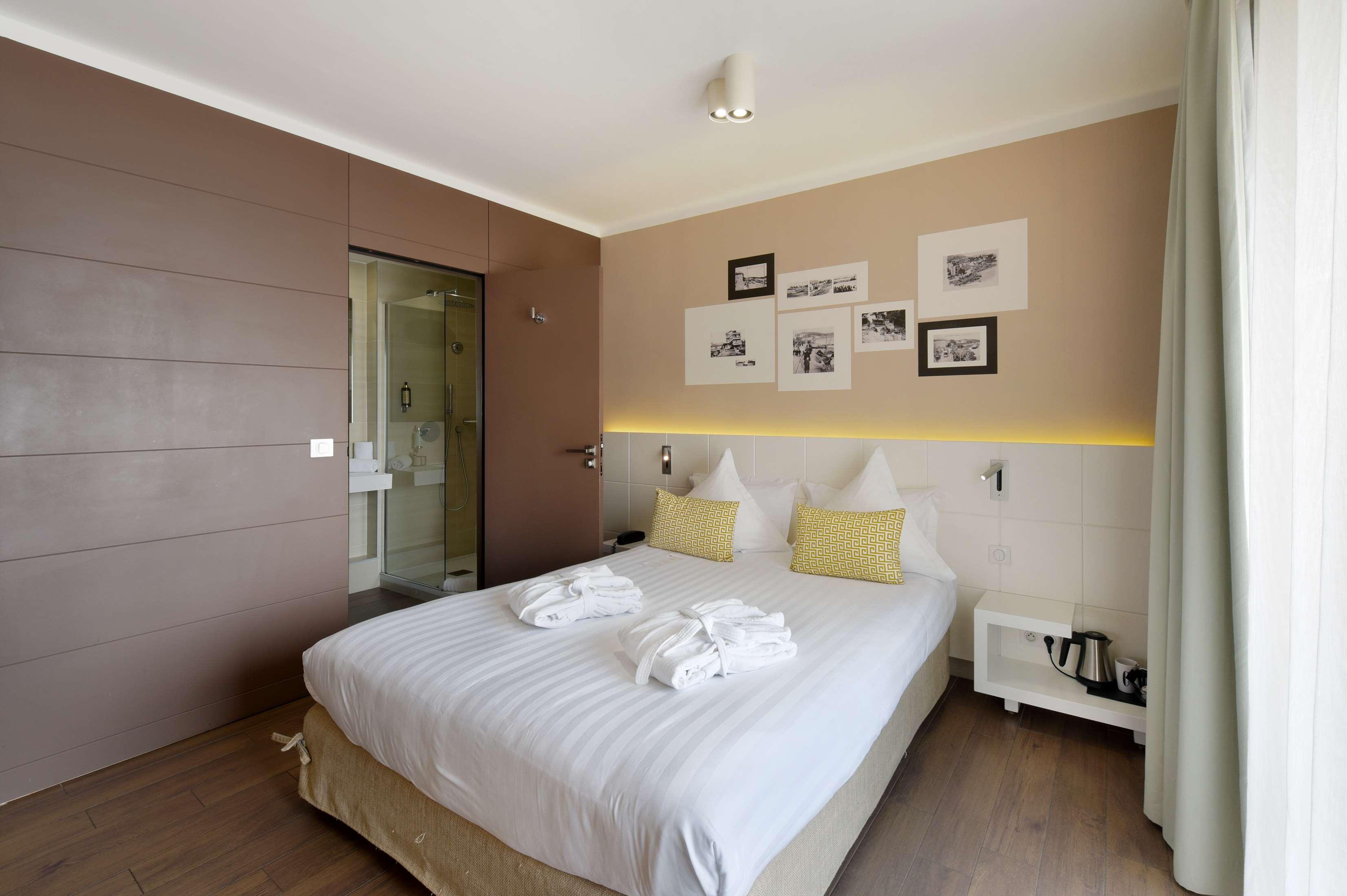 Double Queen Size Bed