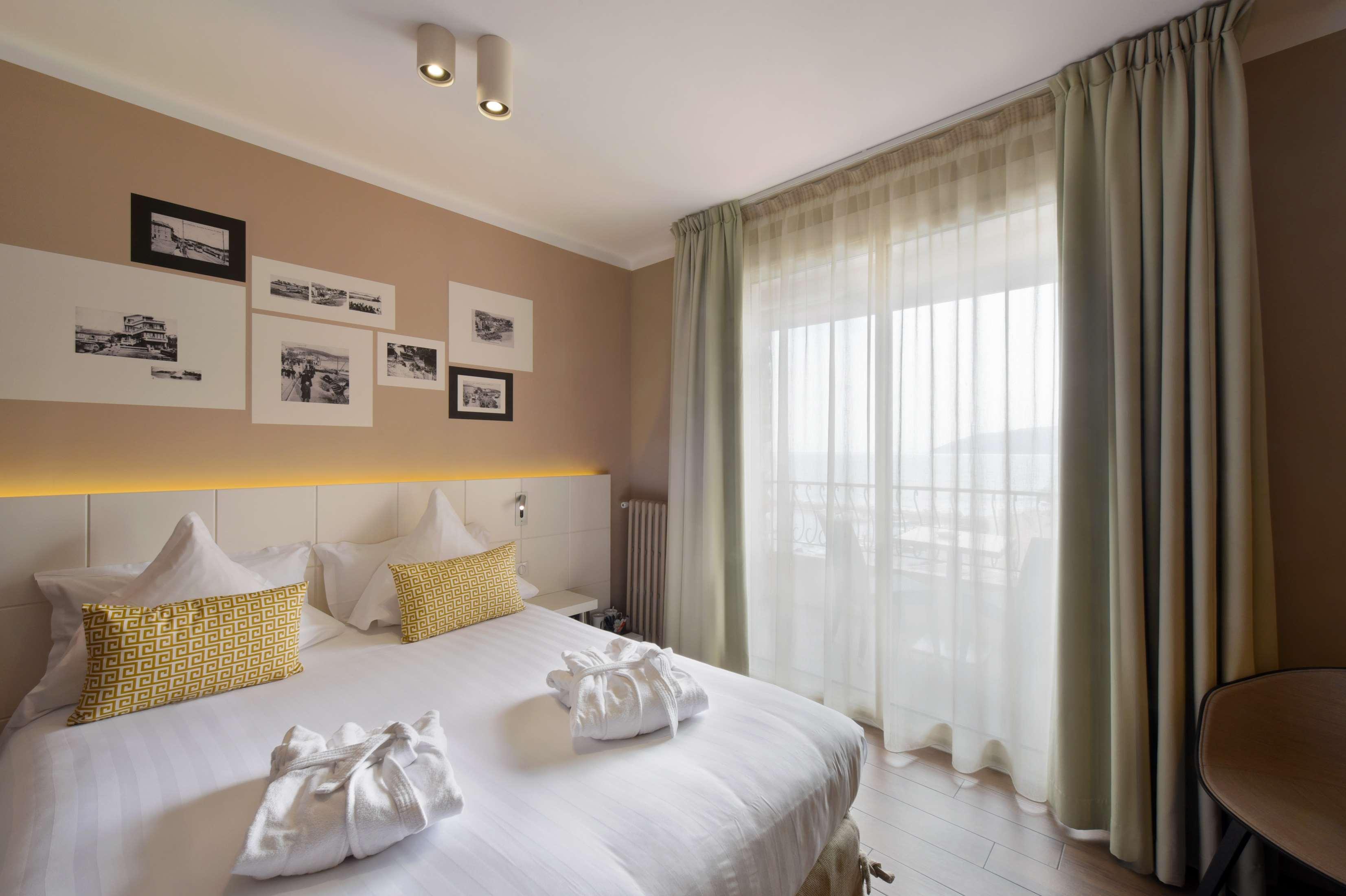 Double Queen Size Bed