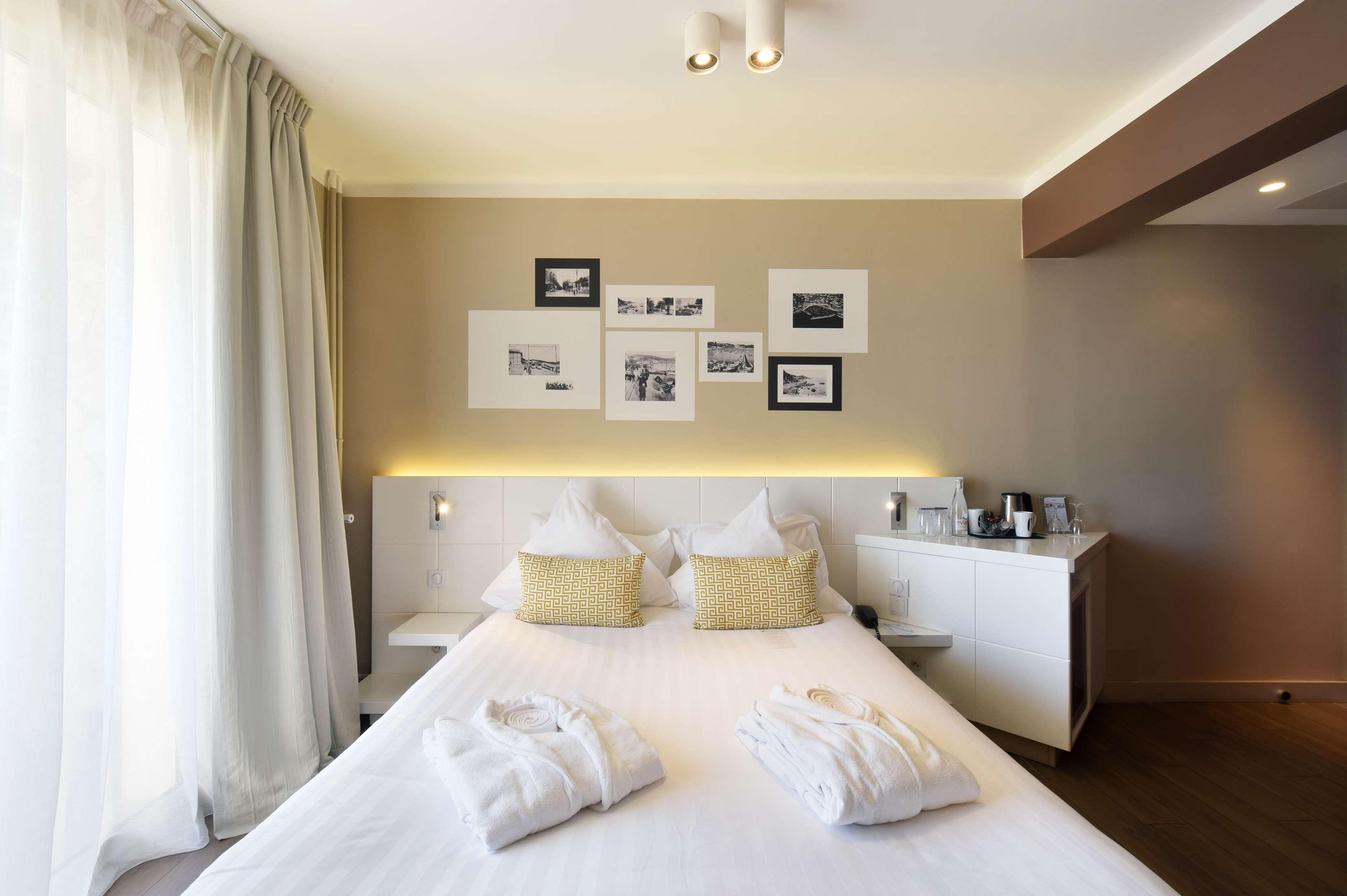 Double Queen Size Bed