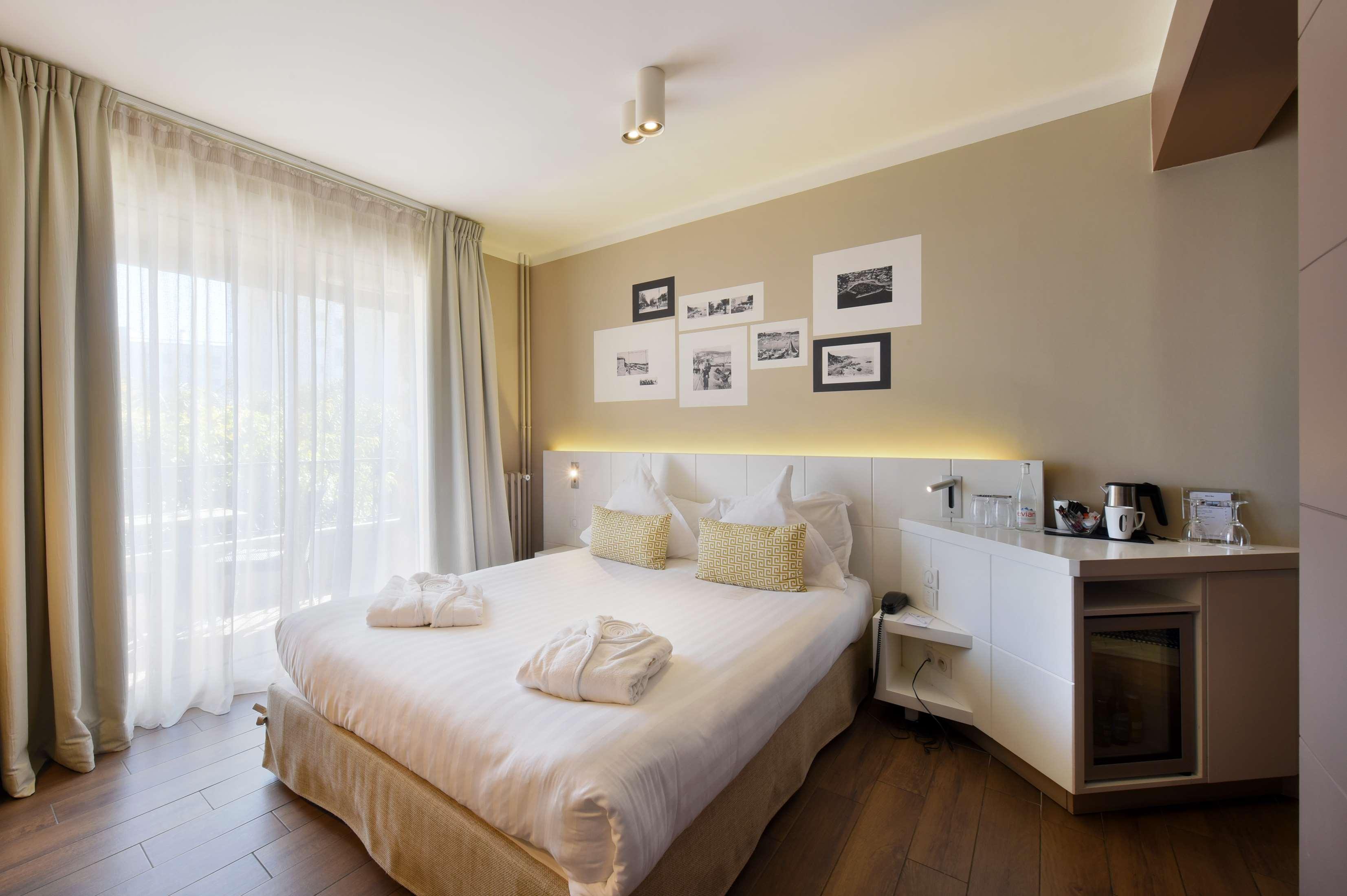 Double Queen Size Bed