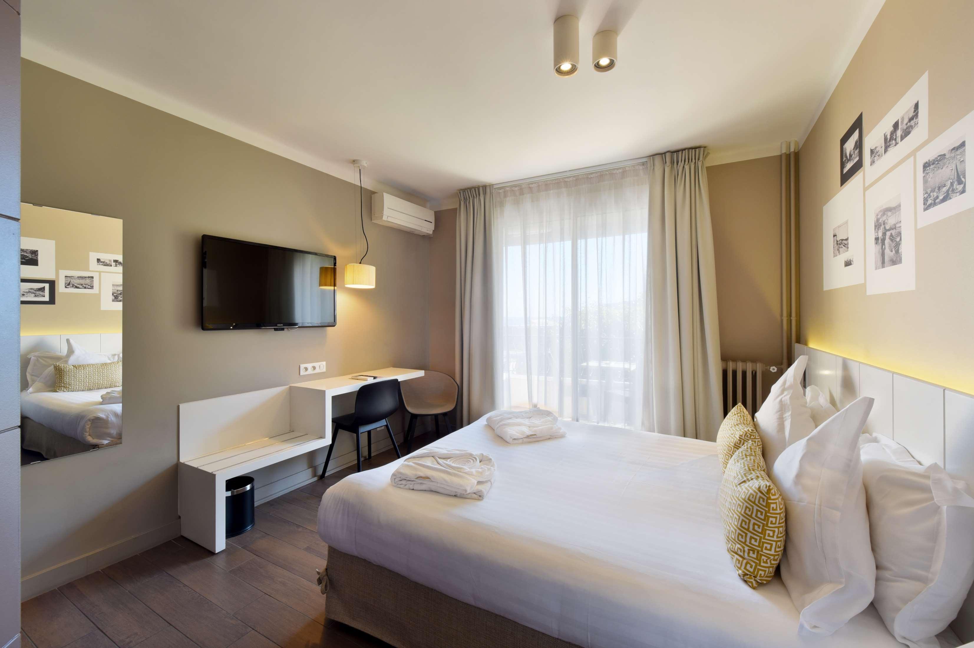 Double Queen Size Bed