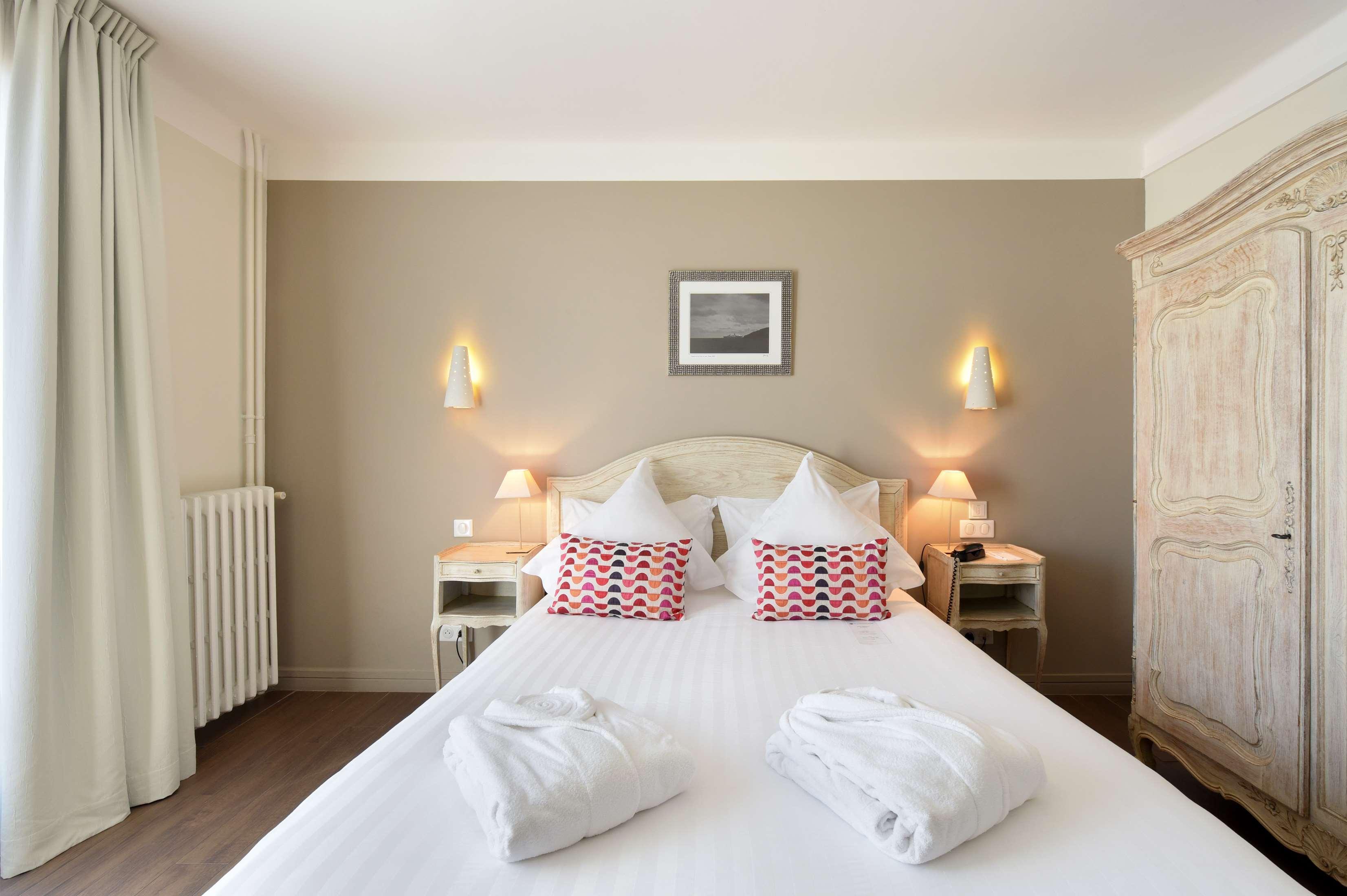 Double Queen Size Bed