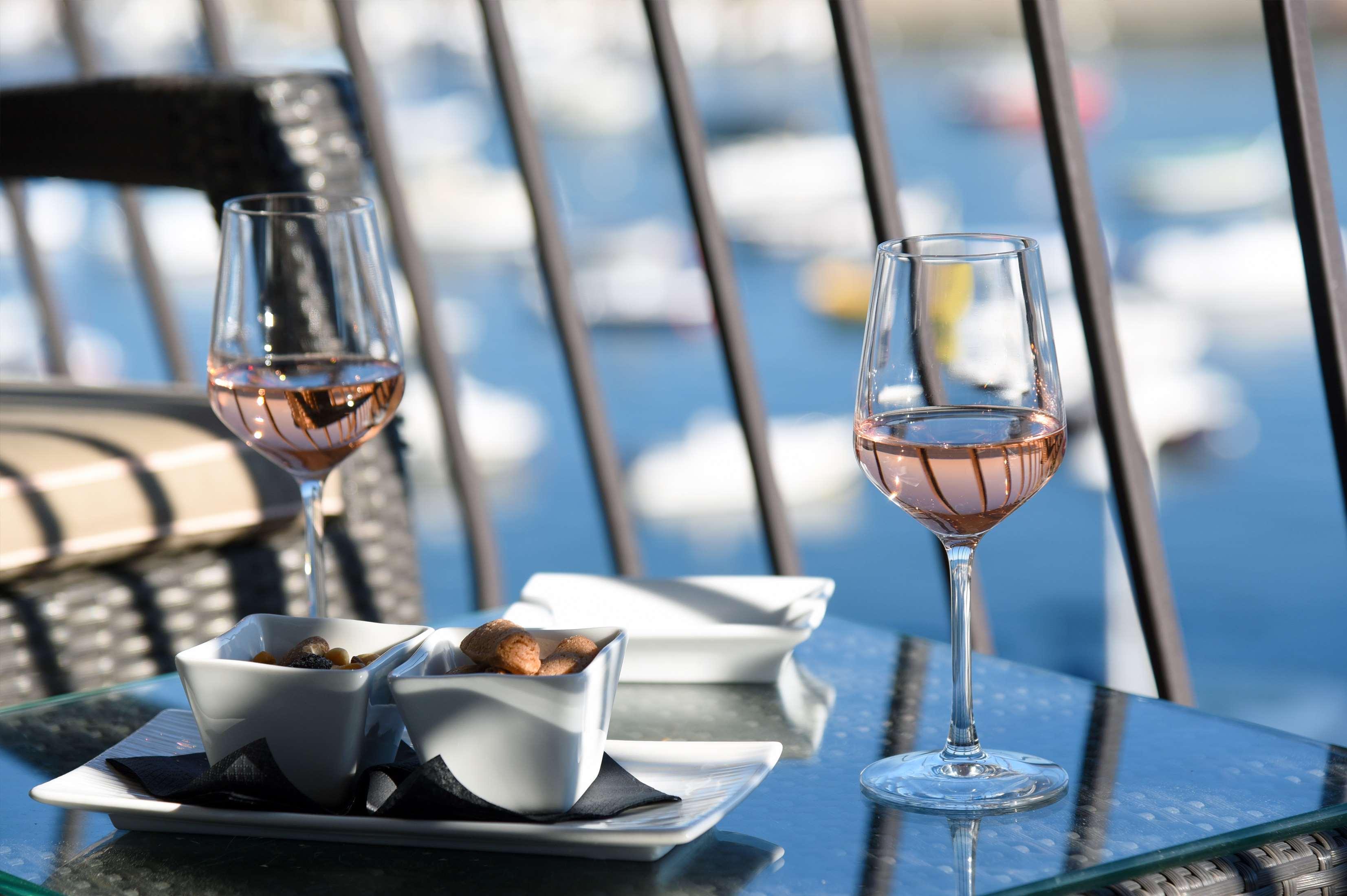 Junior Suite Queen Size Bed