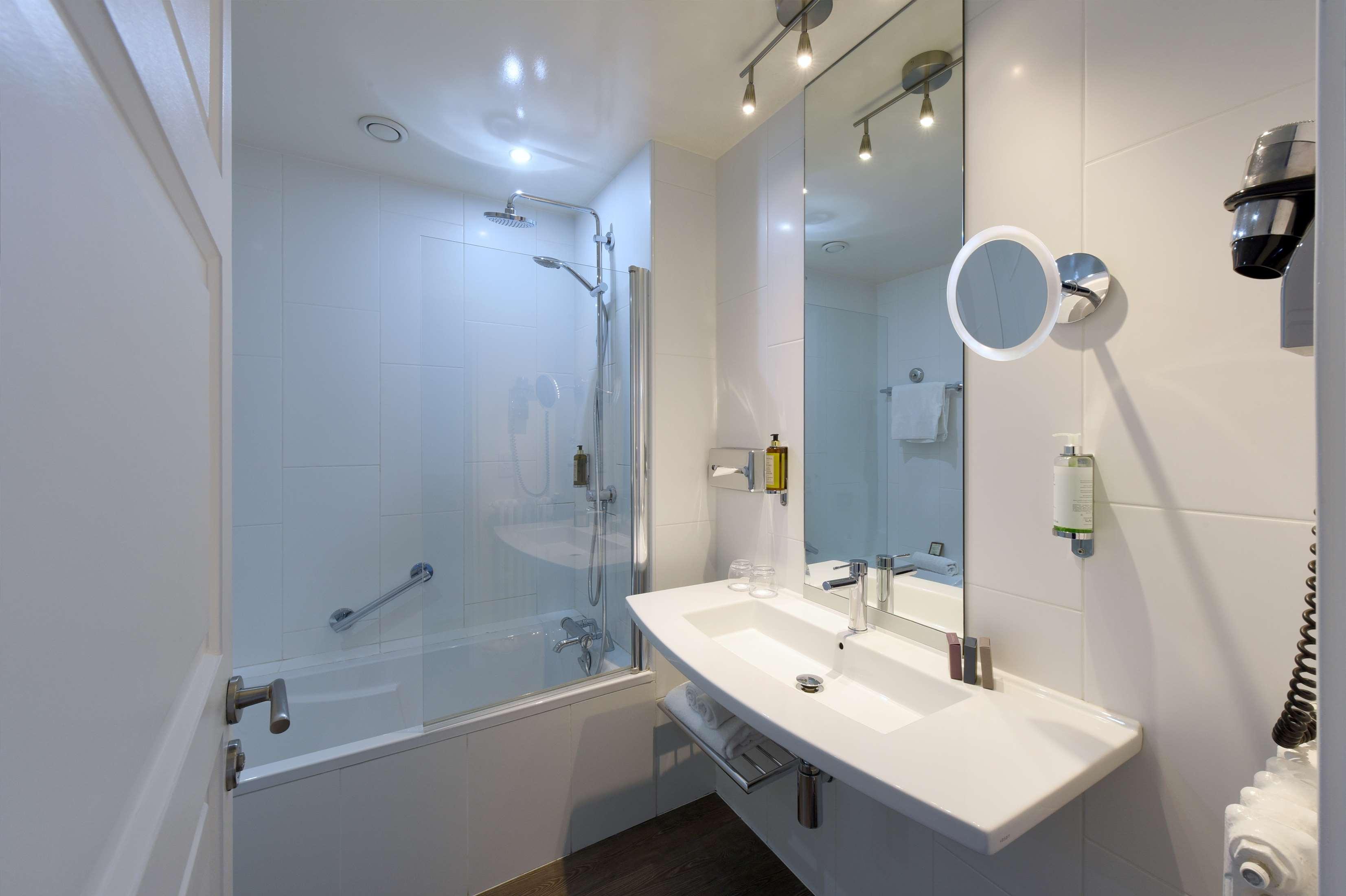 Junior Suite Queen Size Bed