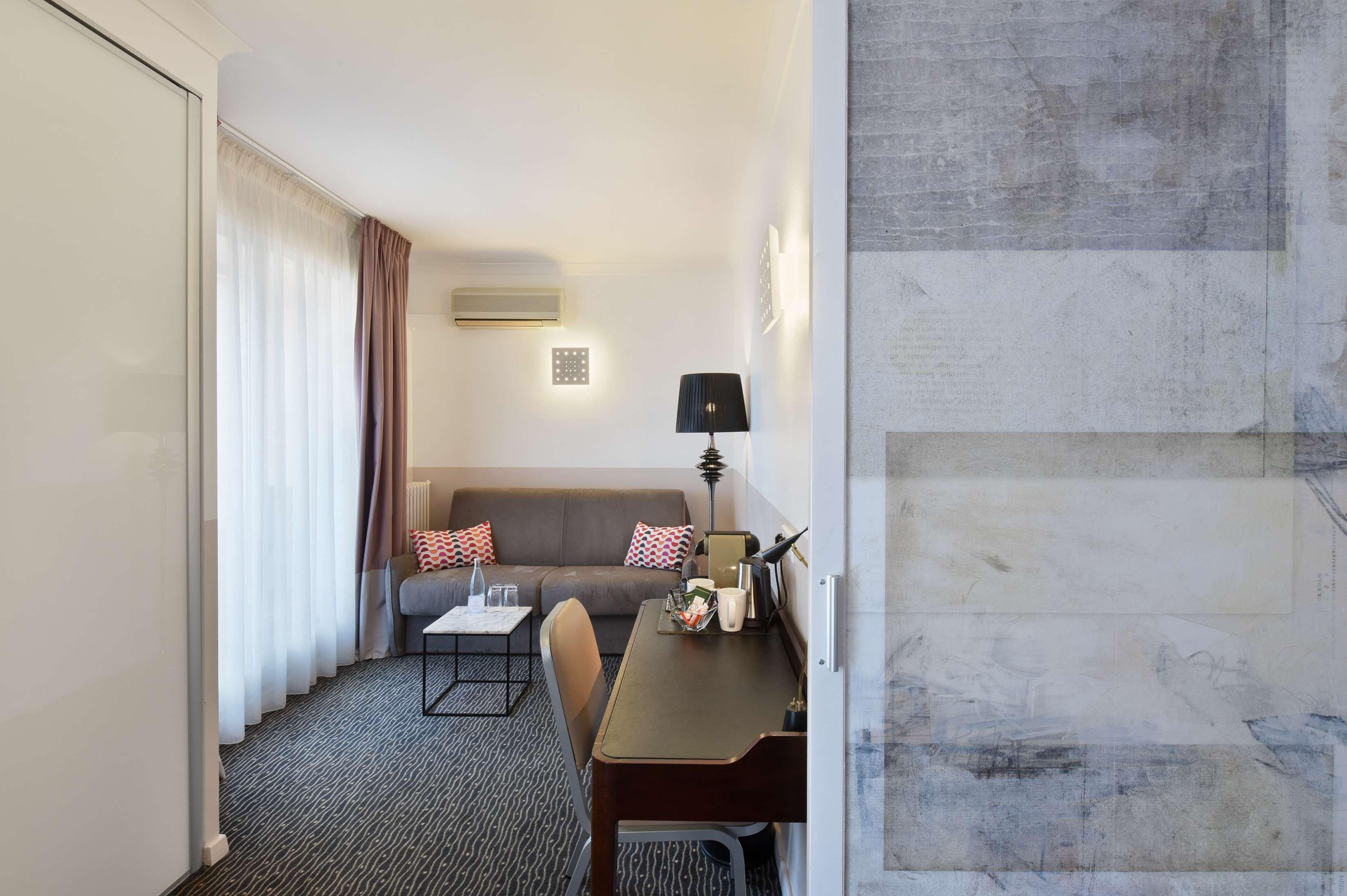 Junior Suite Queen Size Bed