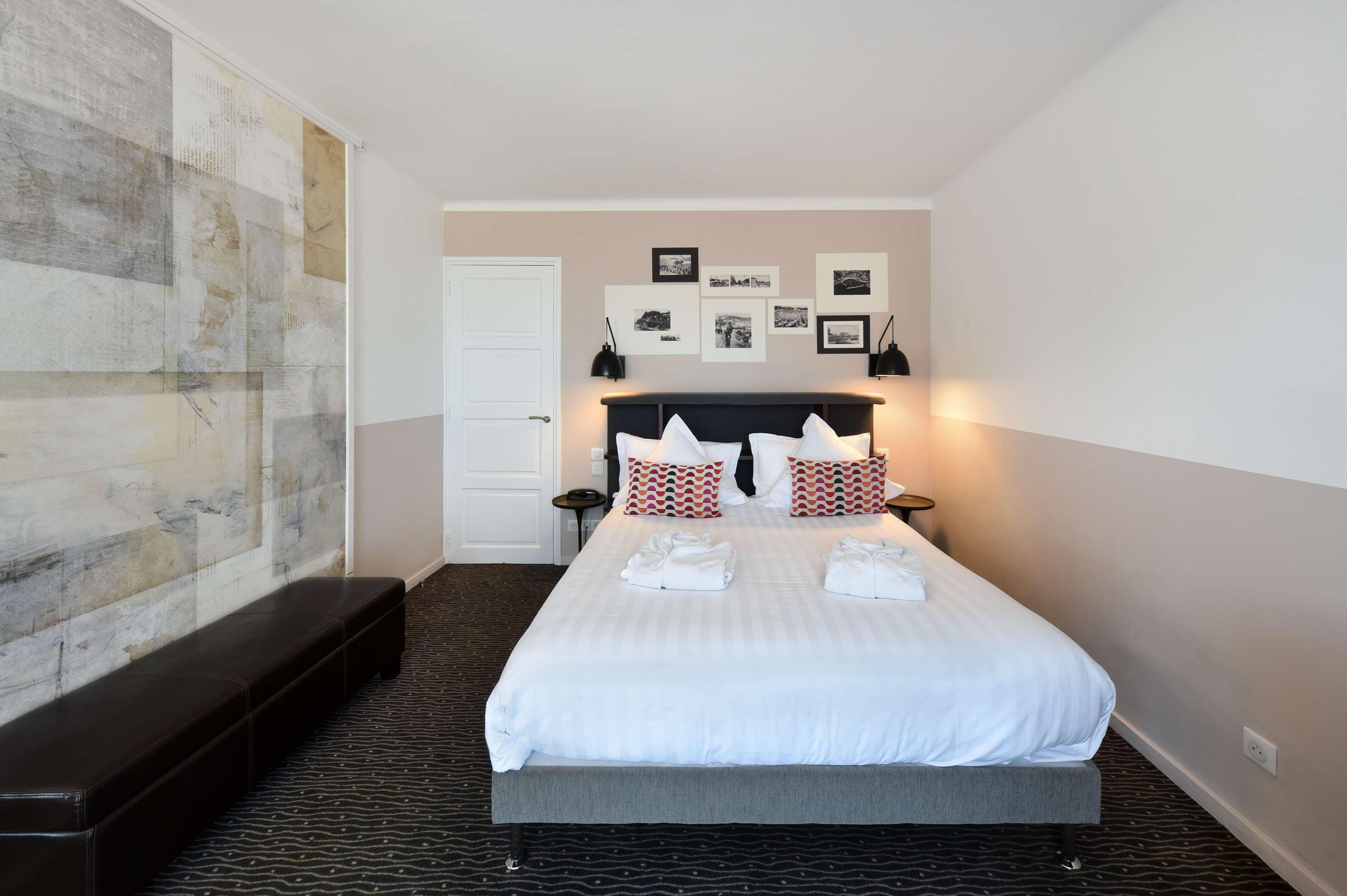 Junior Suite Queen Size Bed