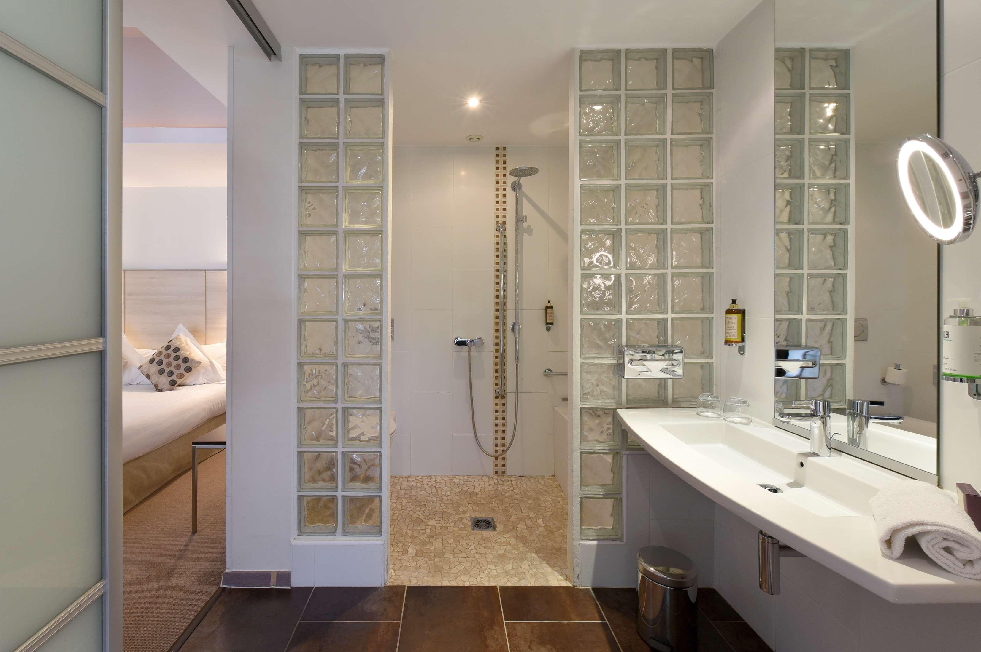 Double Queen Size Bed